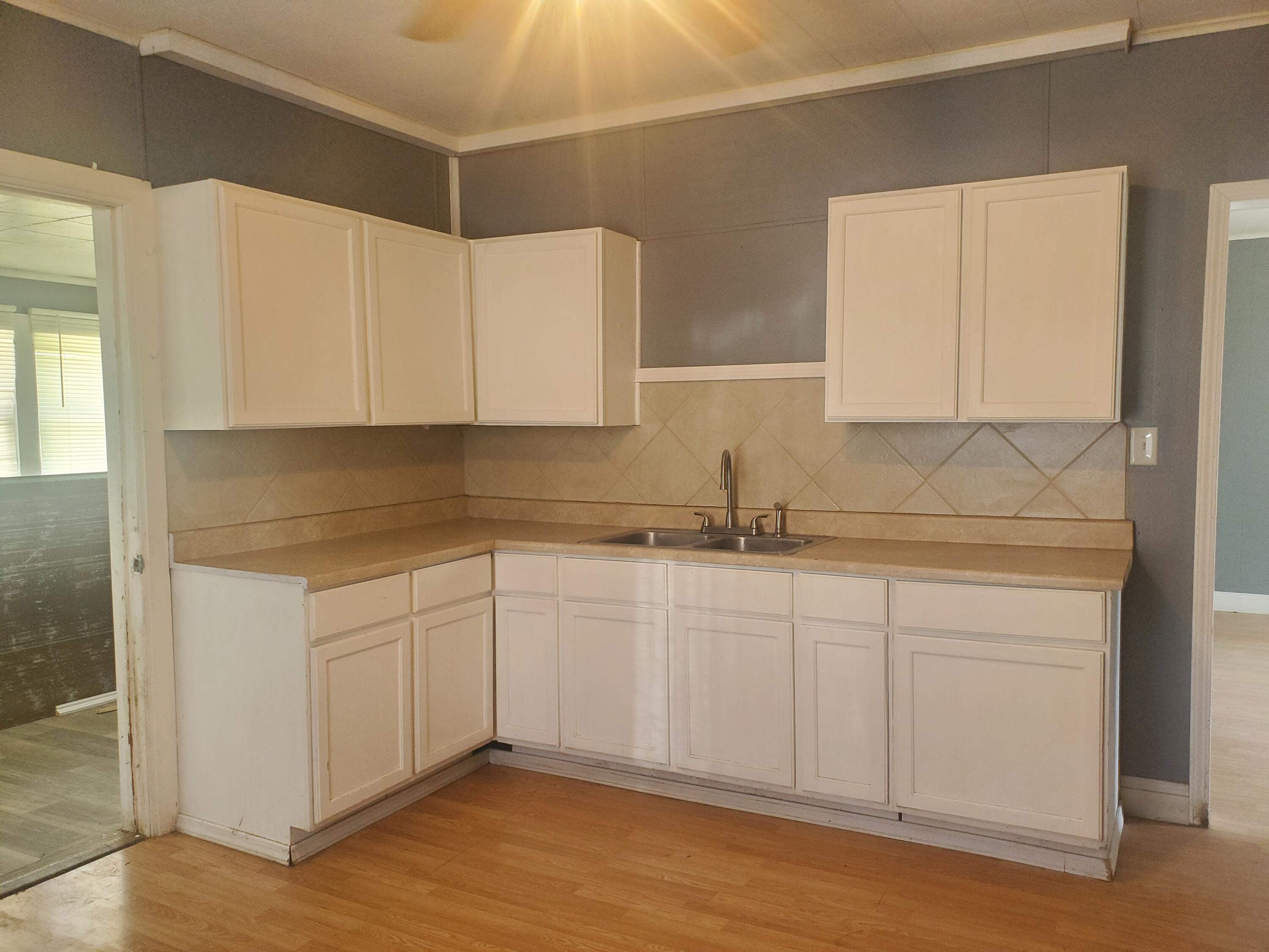 2310 North East Avenue Property Photo 9