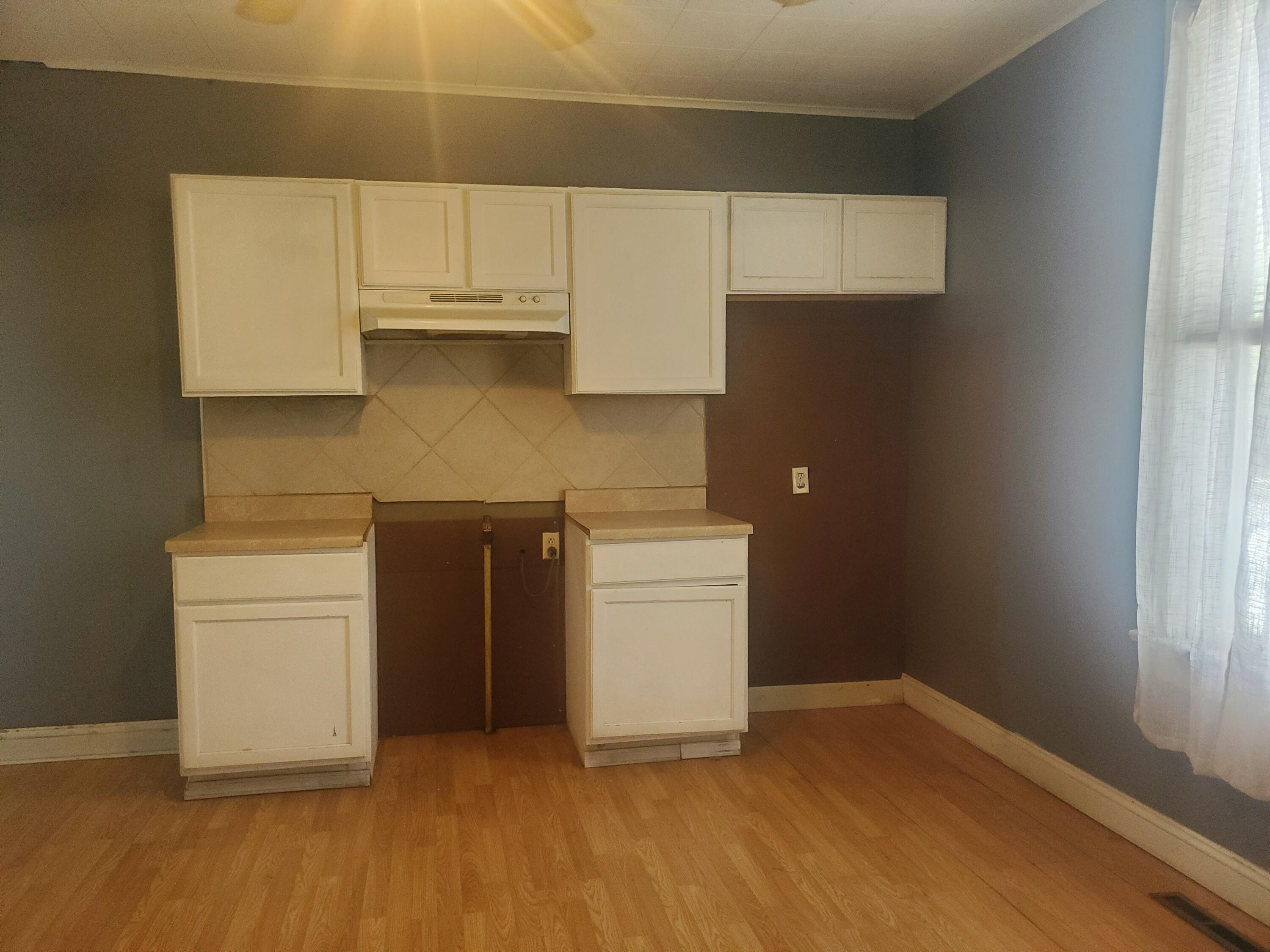 2310 North East Avenue Property Photo 10
