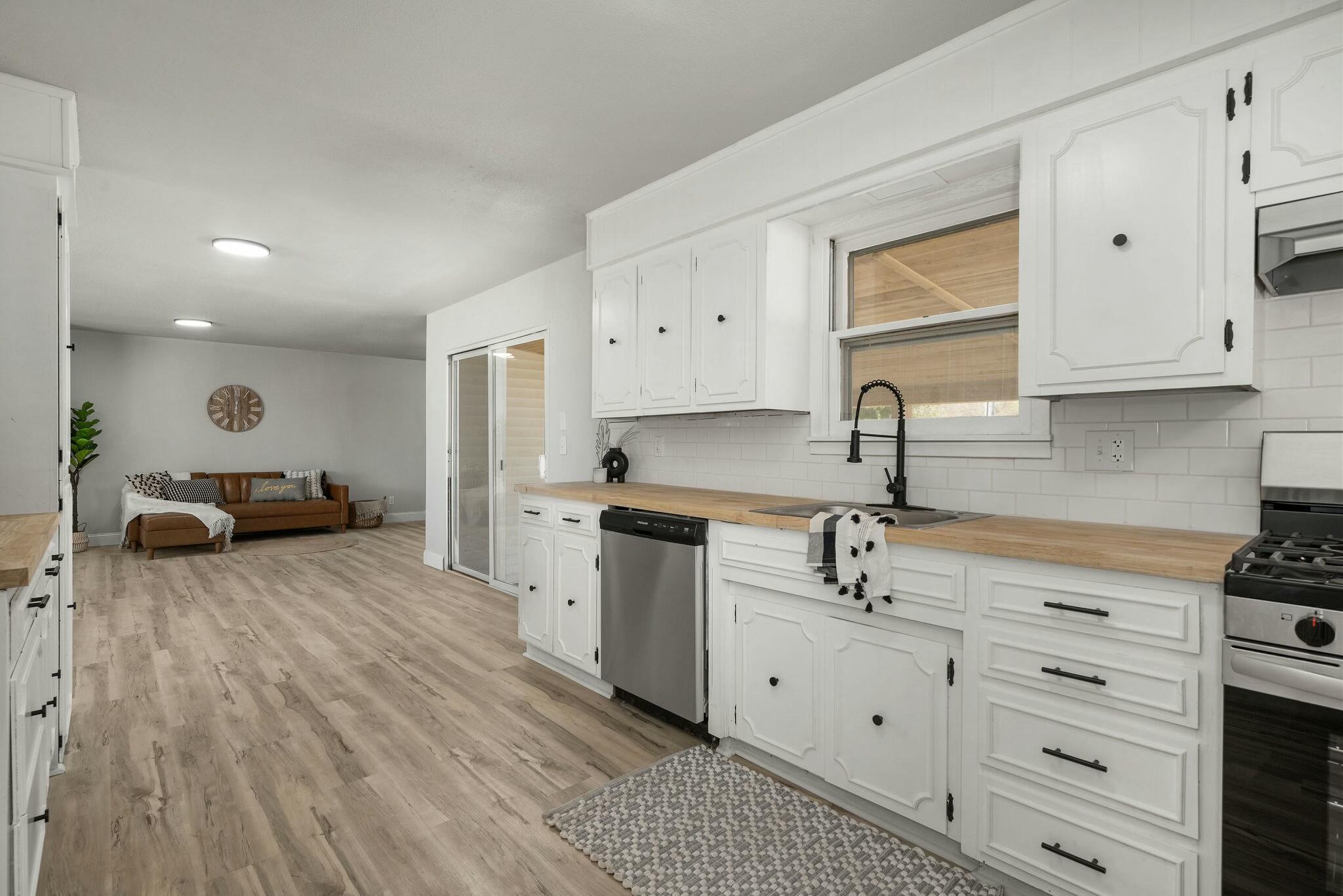 545 School Street Property Photo 11