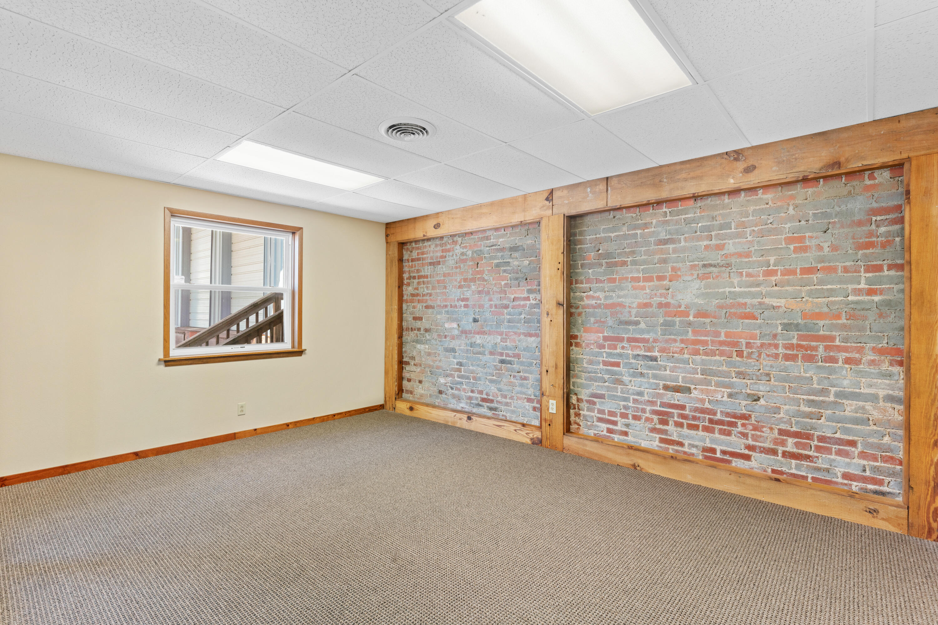 1912 North Weller Avenue Property Photo 5