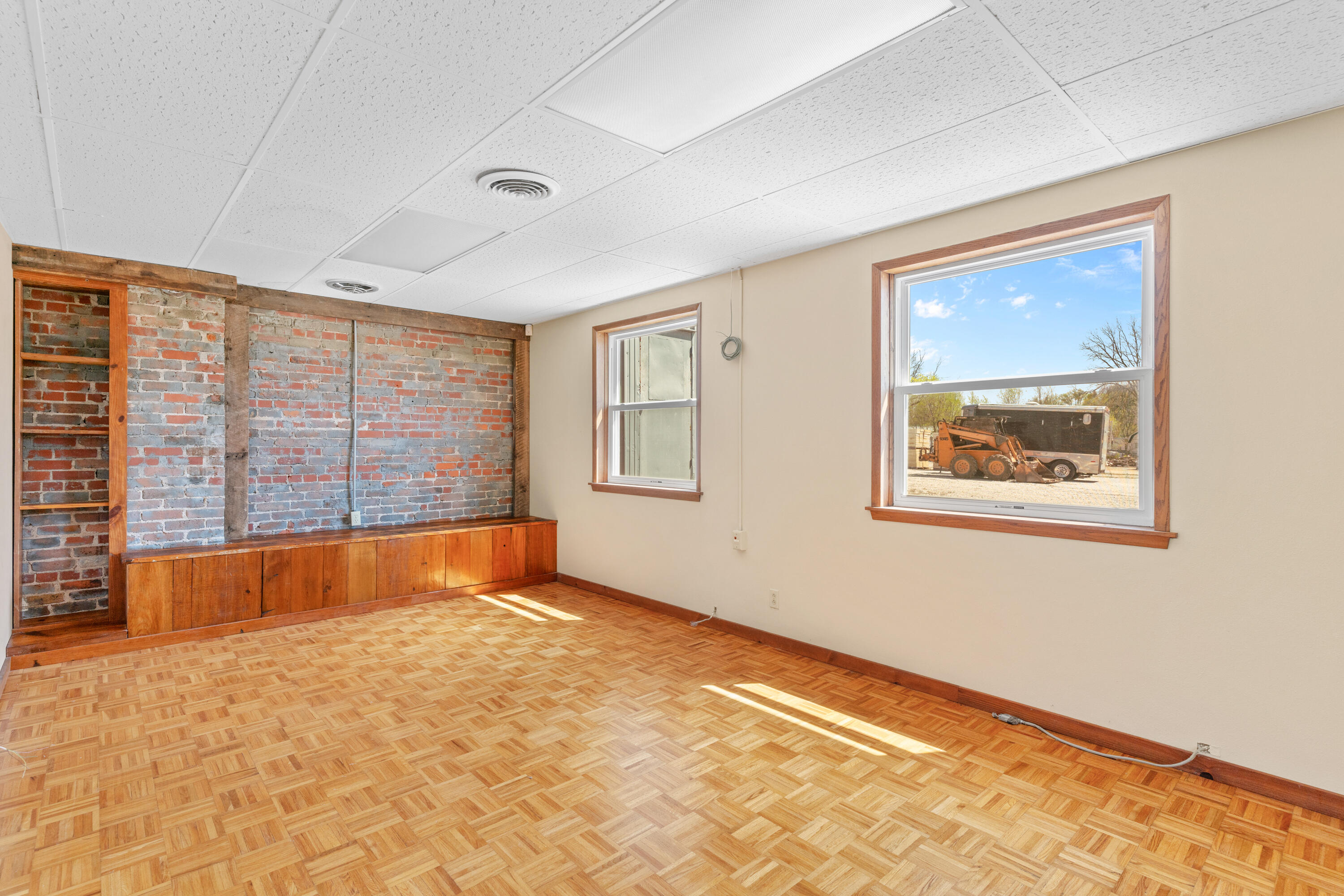 1912 North Weller Avenue Property Photo 6