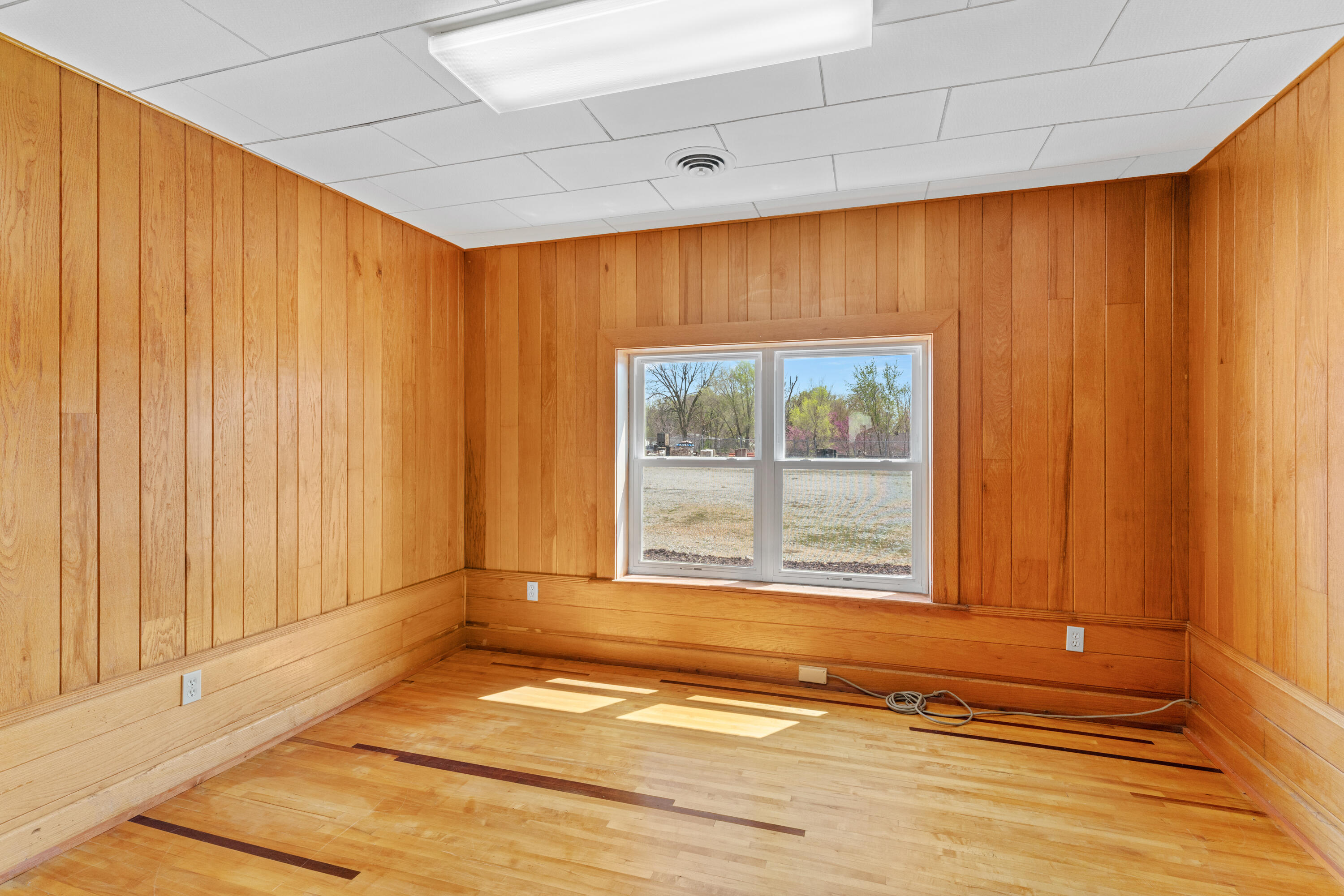 1912 North Weller Avenue Property Photo 11