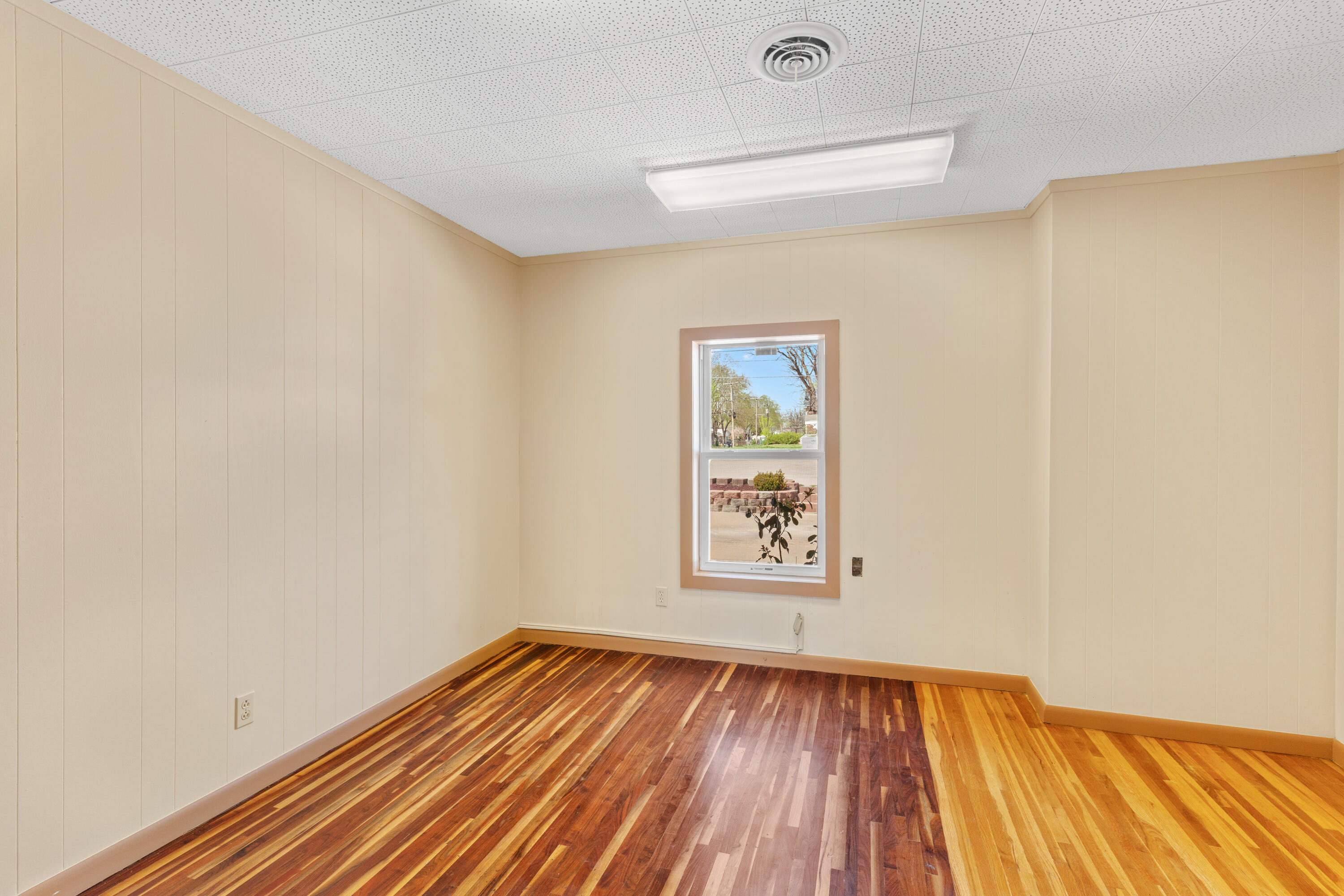 1912 North Weller Avenue Property Photo 12