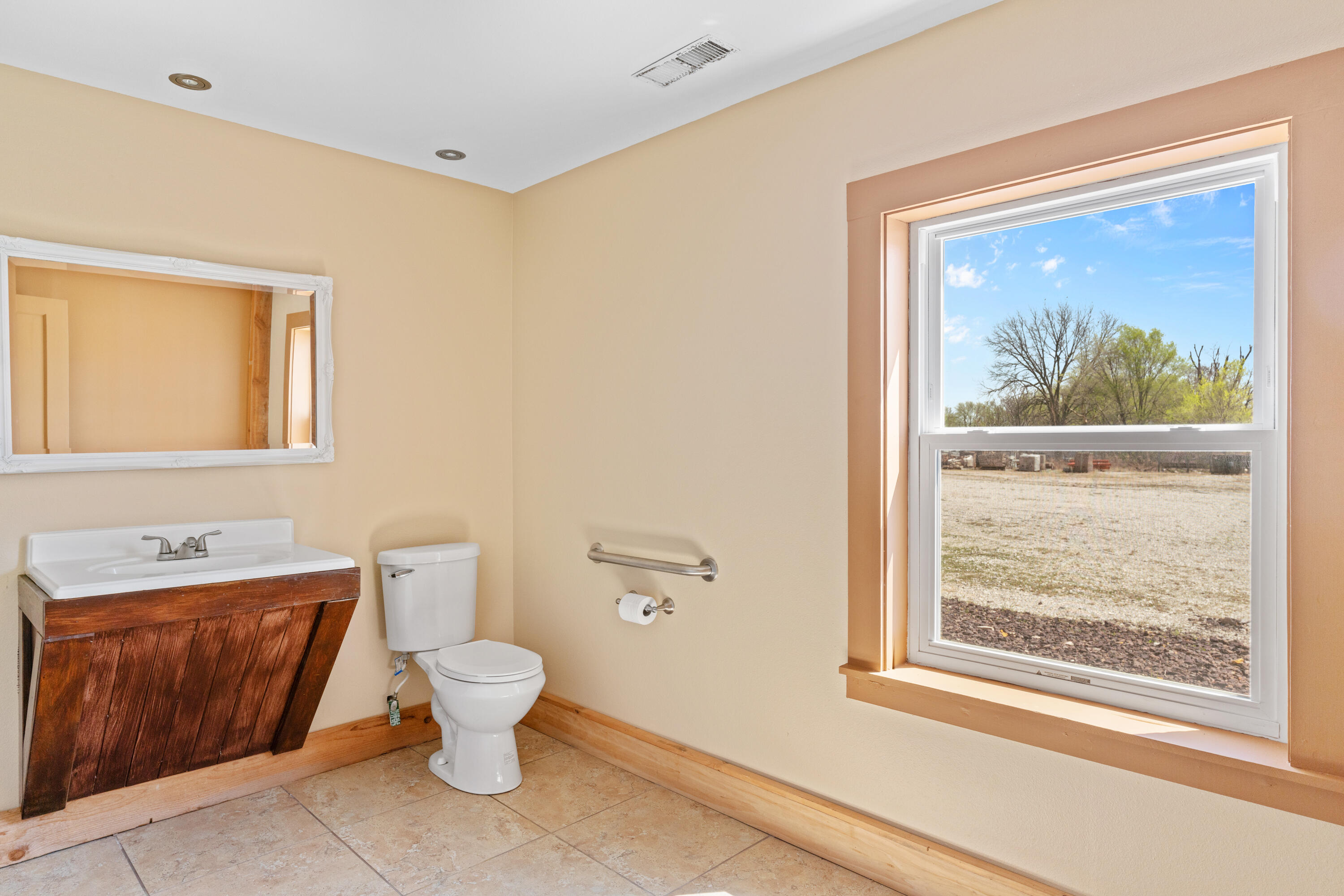1912 North Weller Avenue Property Photo 17