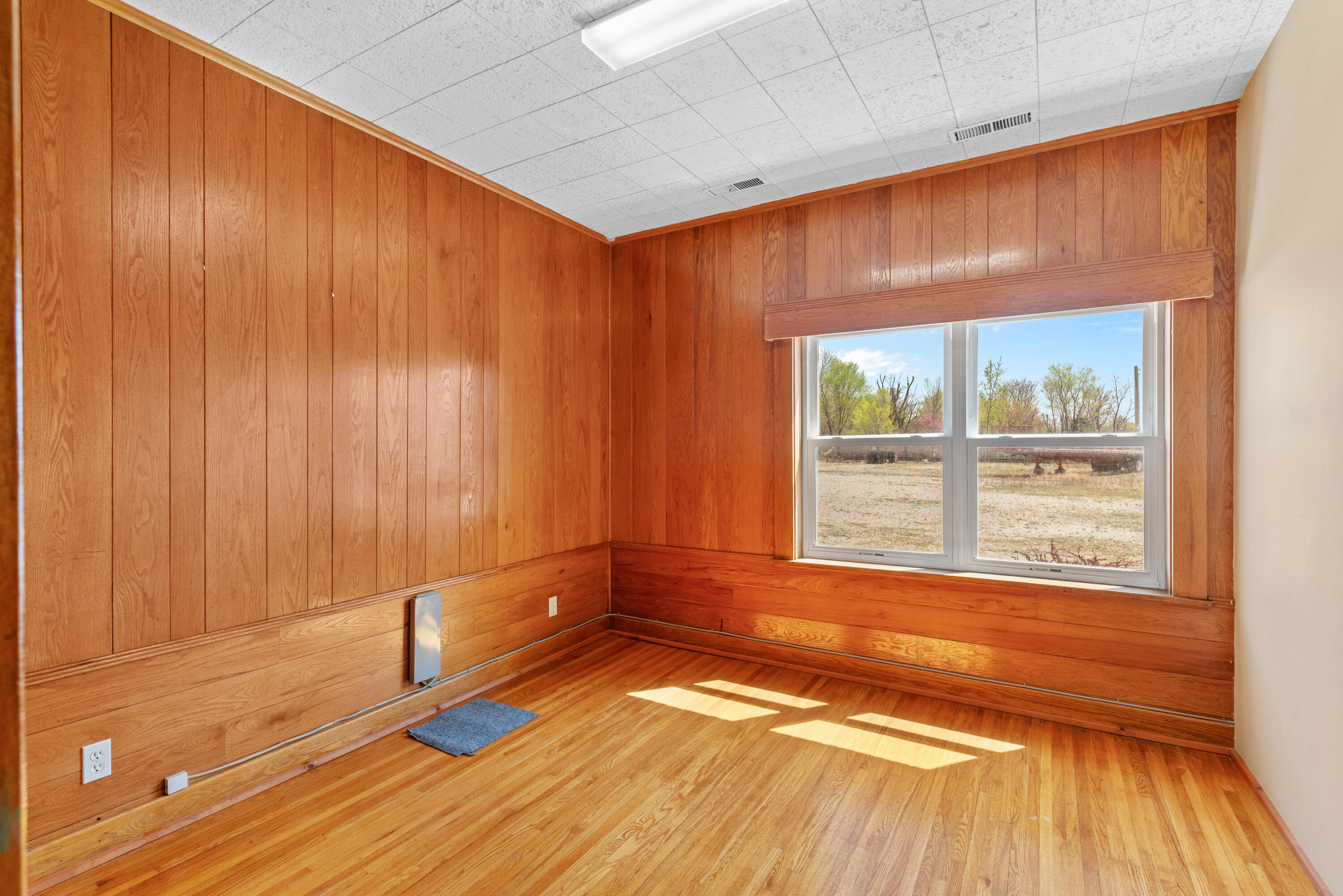 1912 North Weller Avenue Property Photo 18