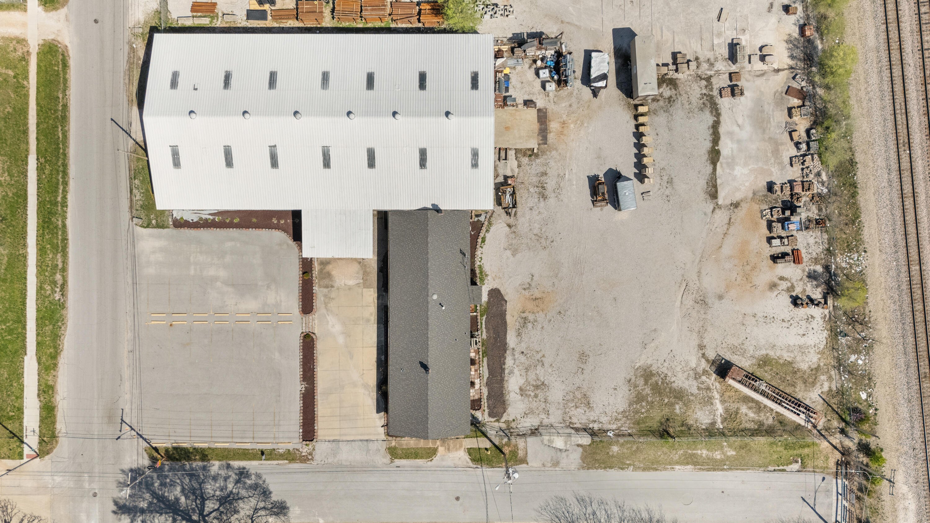 1912 North Weller Avenue Property Photo 32