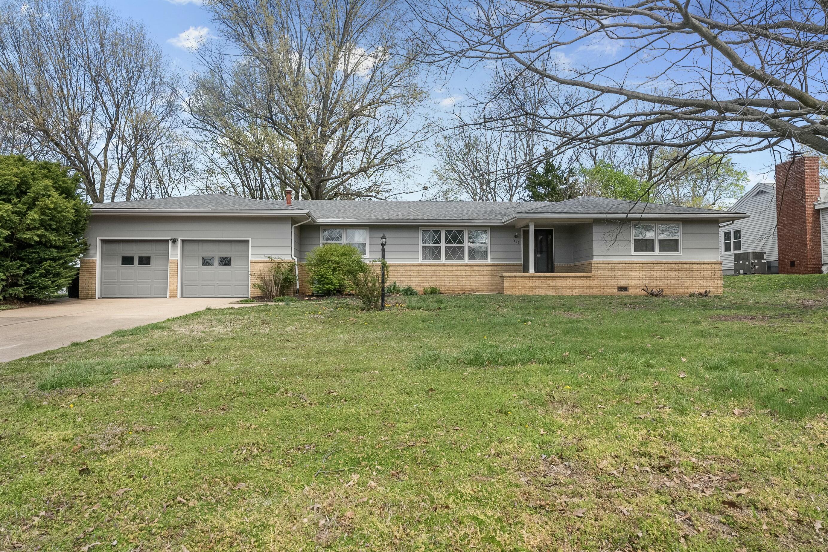 1439 East Mcclernon Street Property Photo 1