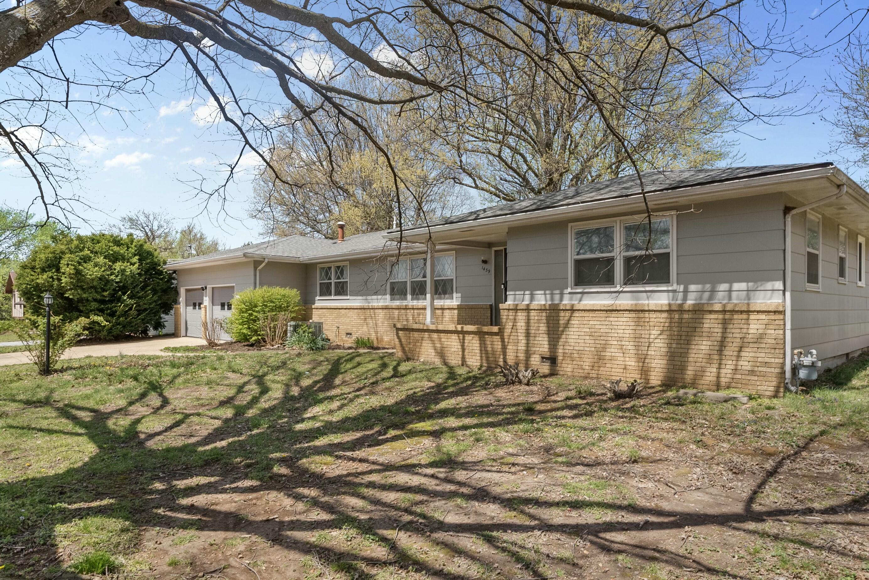 1439 East Mcclernon Street Property Photo 2