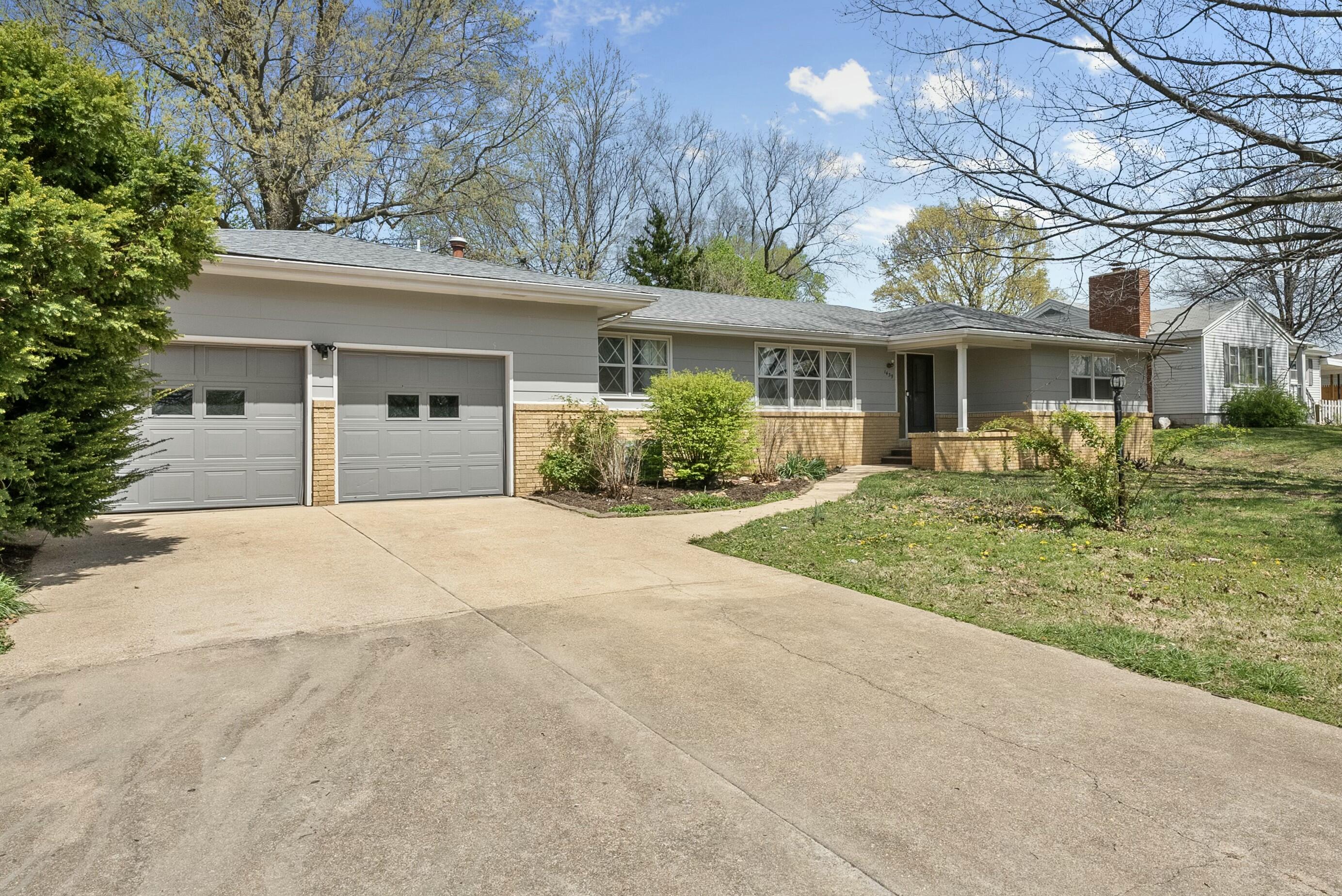 1439 East Mcclernon Street Property Photo 3