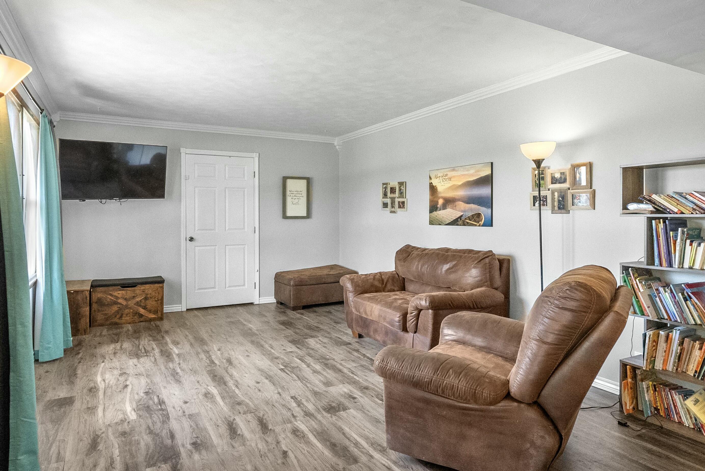 1439 East Mcclernon Street Property Photo 4