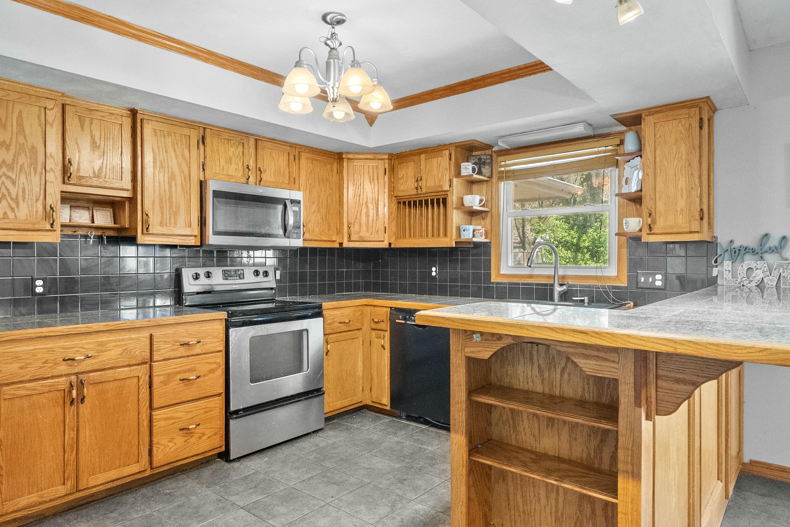 1439 East Mcclernon Street Property Photo 12
