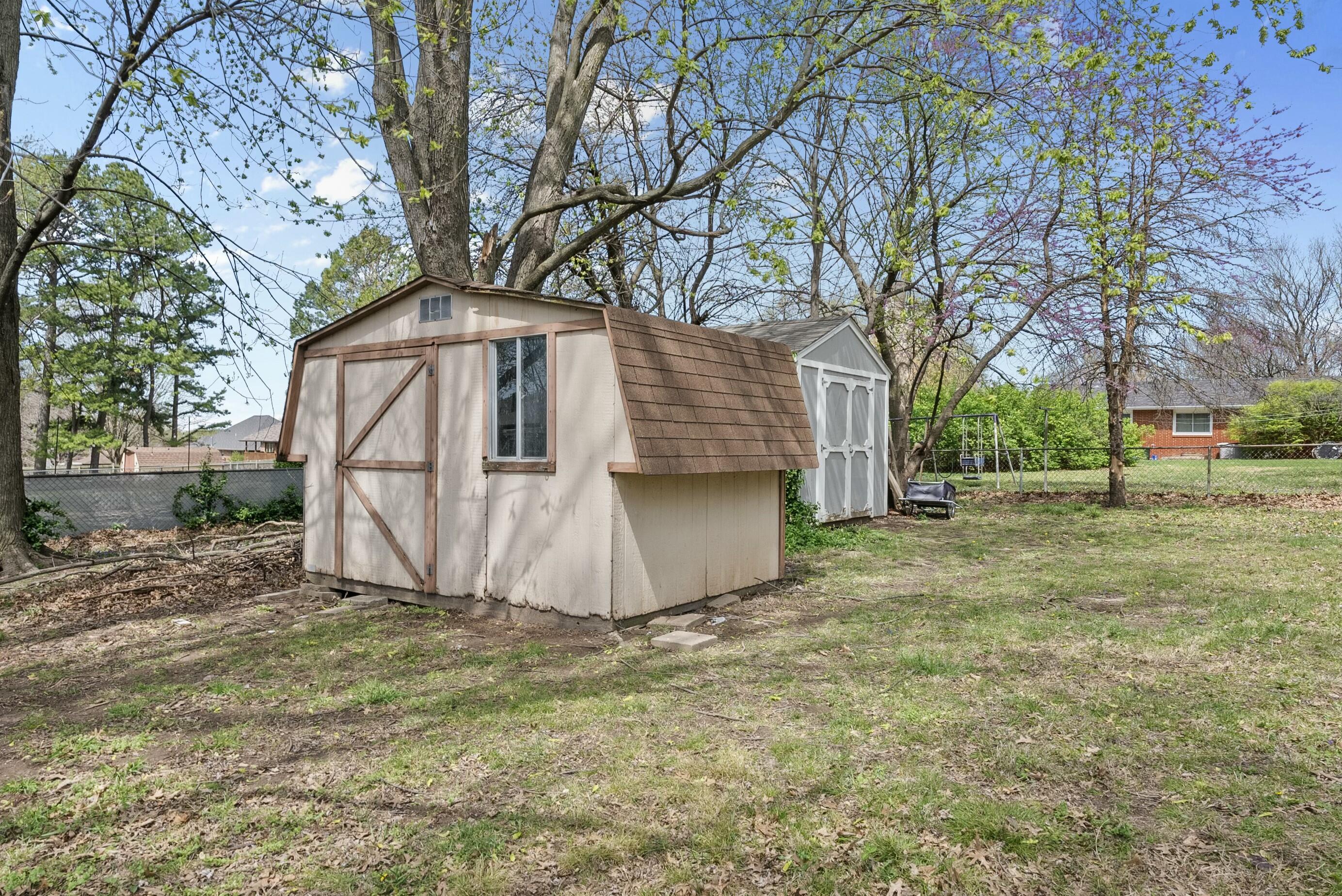 1439 East Mcclernon Street Property Photo 16