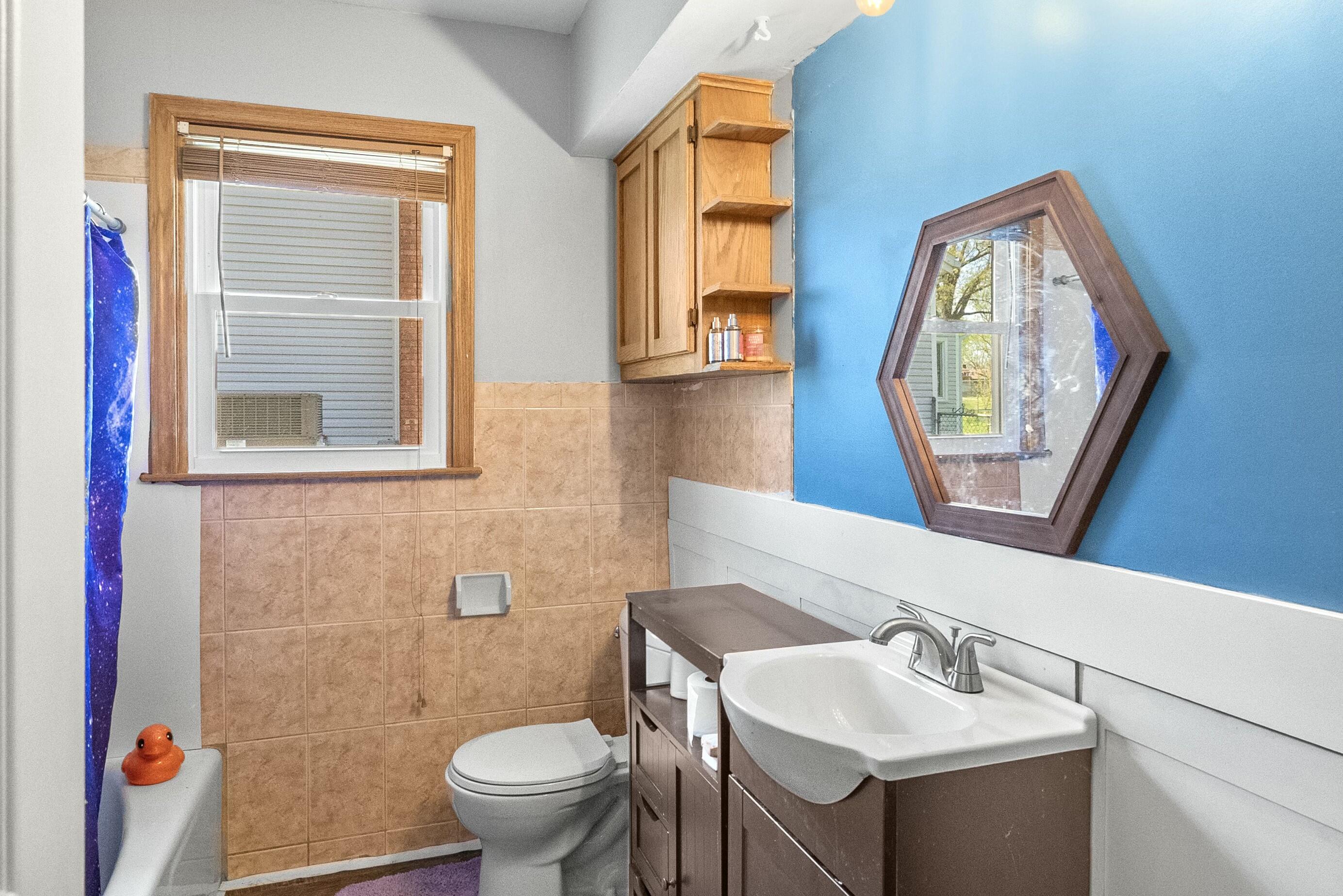 1439 East Mcclernon Street Property Photo 18