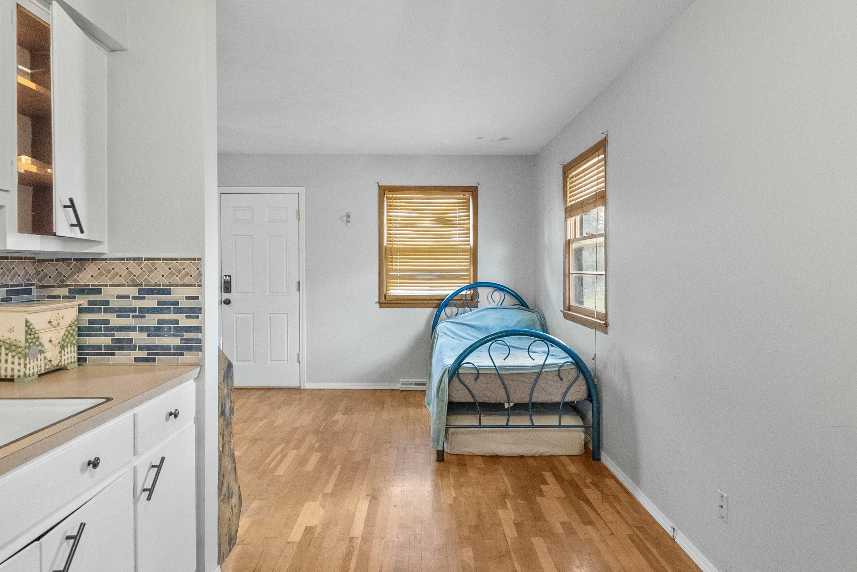 1439 East Mcclernon Street Property Photo 25