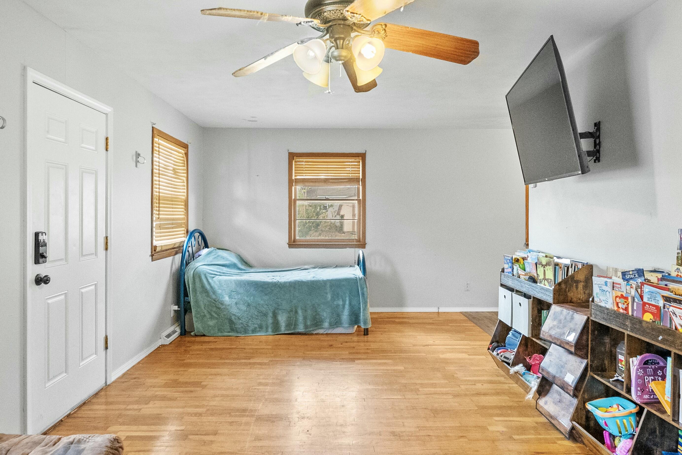 1439 East Mcclernon Street Property Photo 26