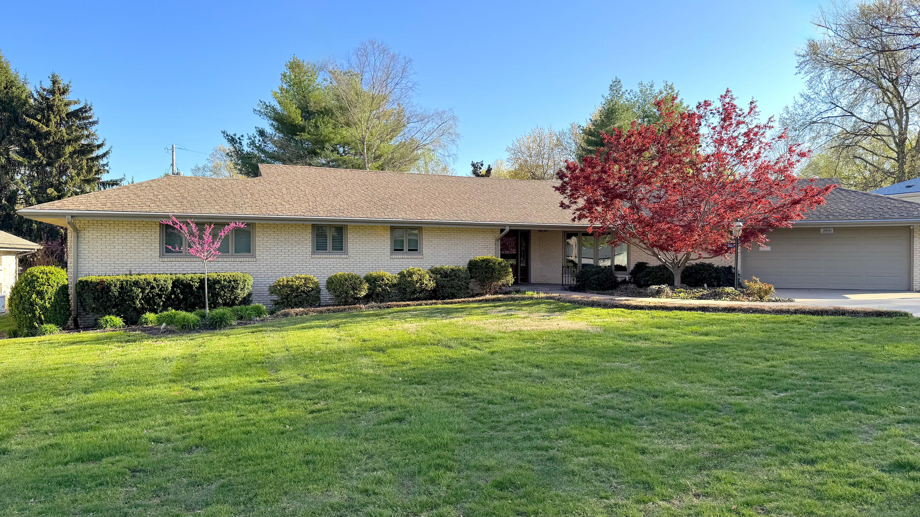 2921 East Avalon Drive Property Photo 1