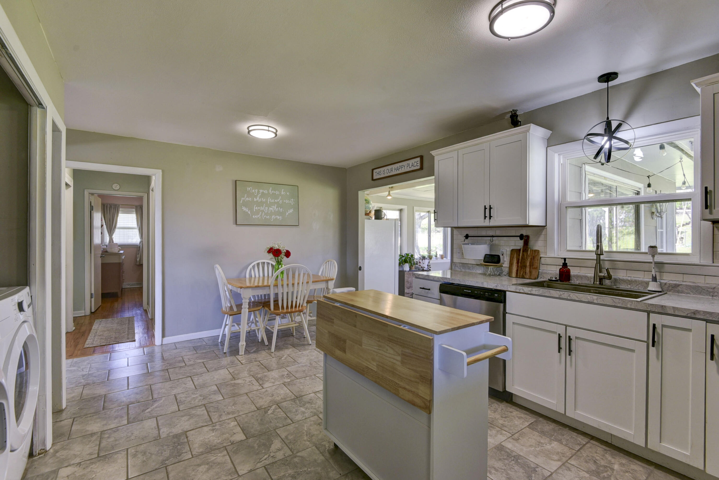 256 Sherry Lane Property Photo 8
