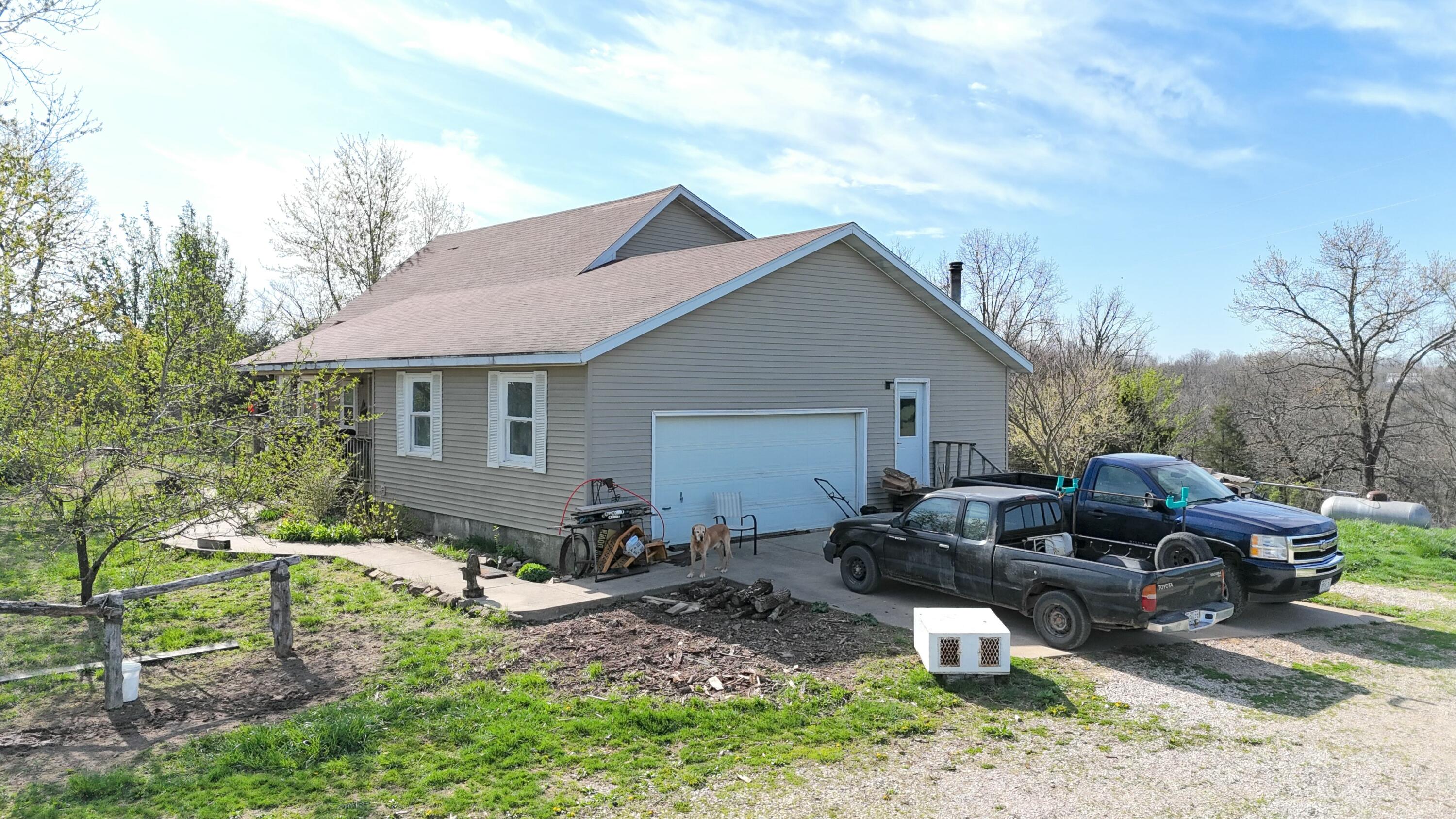 828 Burnett Road Property Photo 3