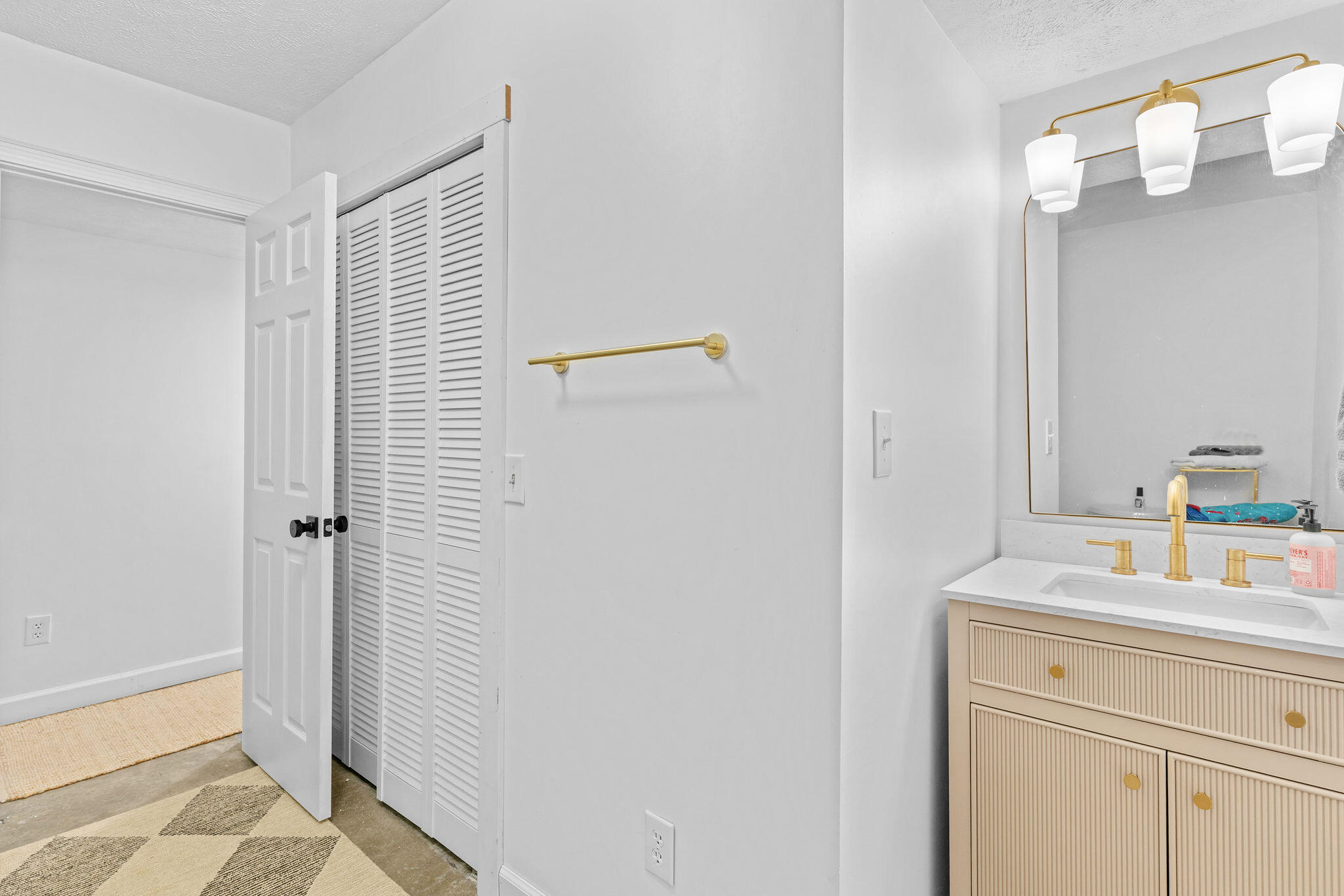 2020 West Cantebury Street Property Photo 32