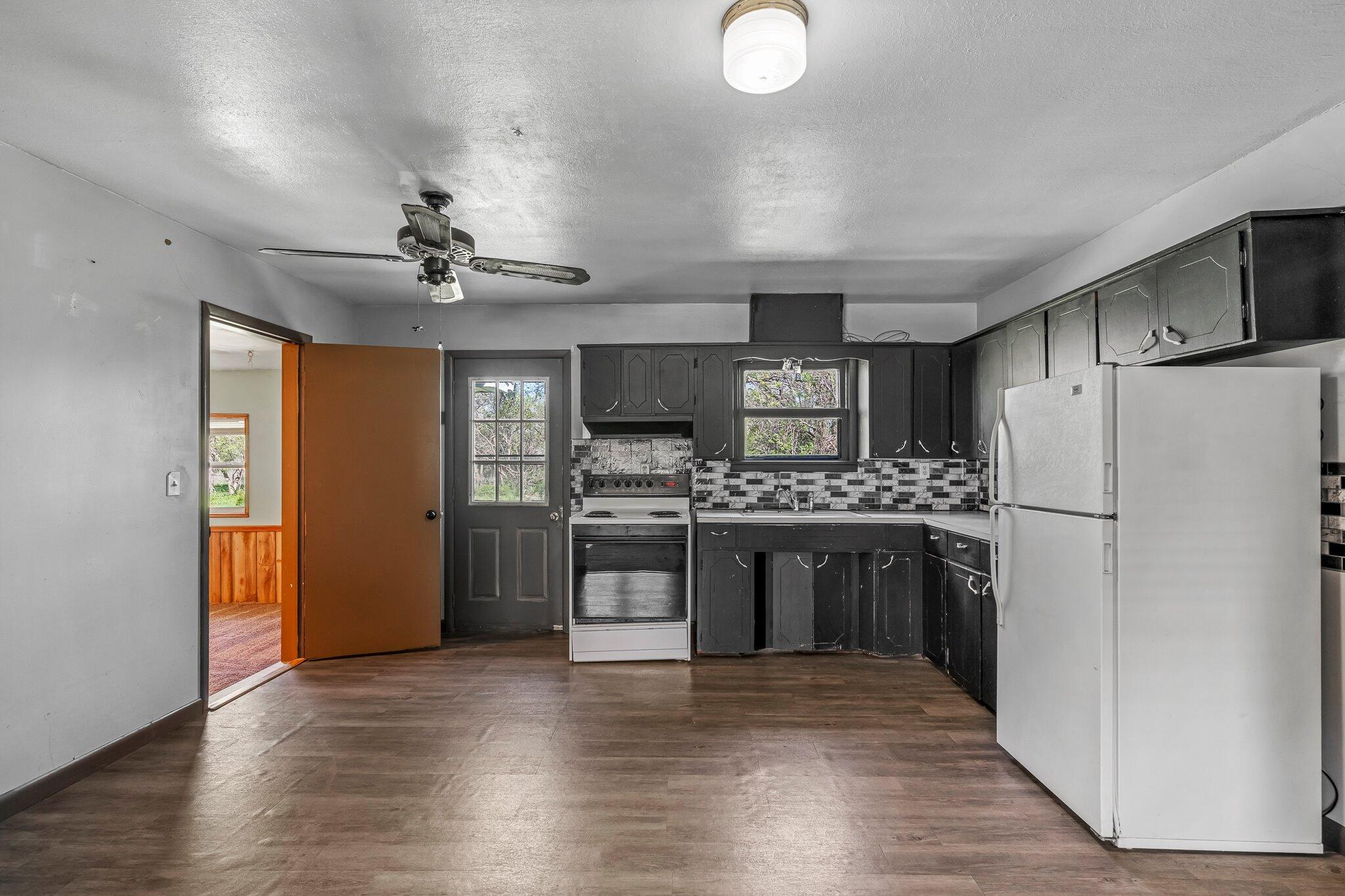 528 South Chicago Avenue Property Photo 4