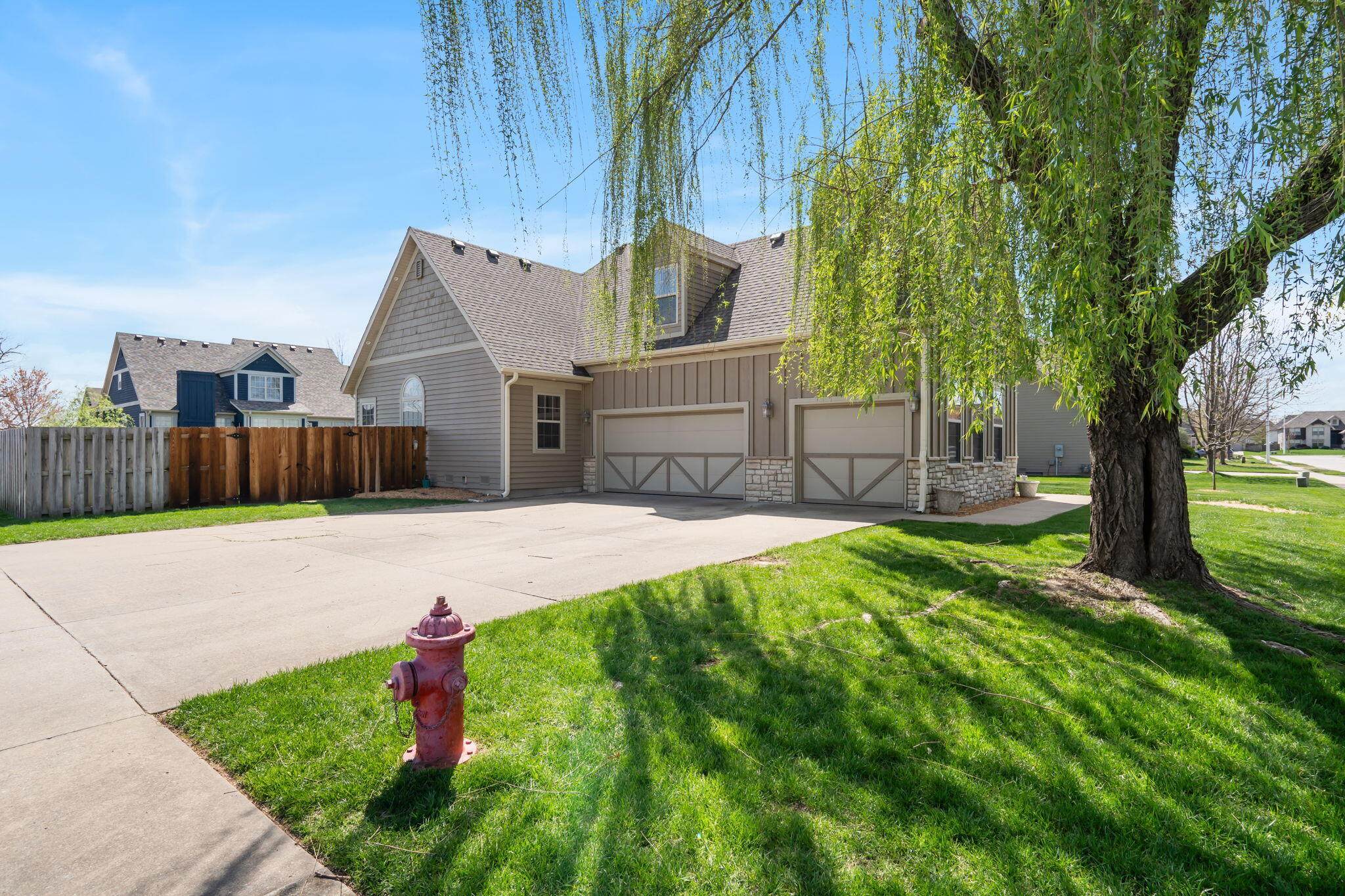 3604 Ledgestone Drive Property Photo 2