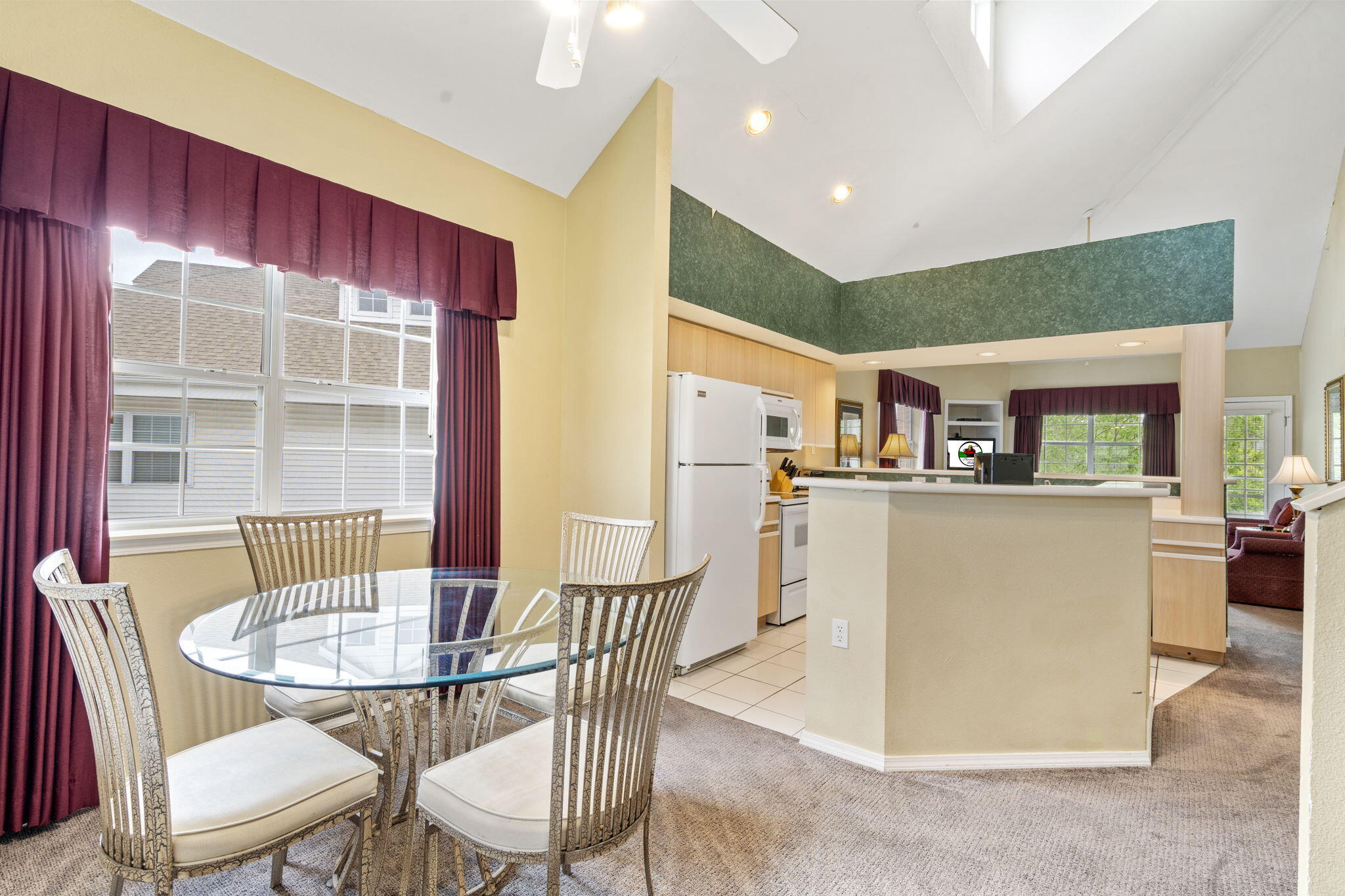 2800 Green Mountain Drive Property Photo 2