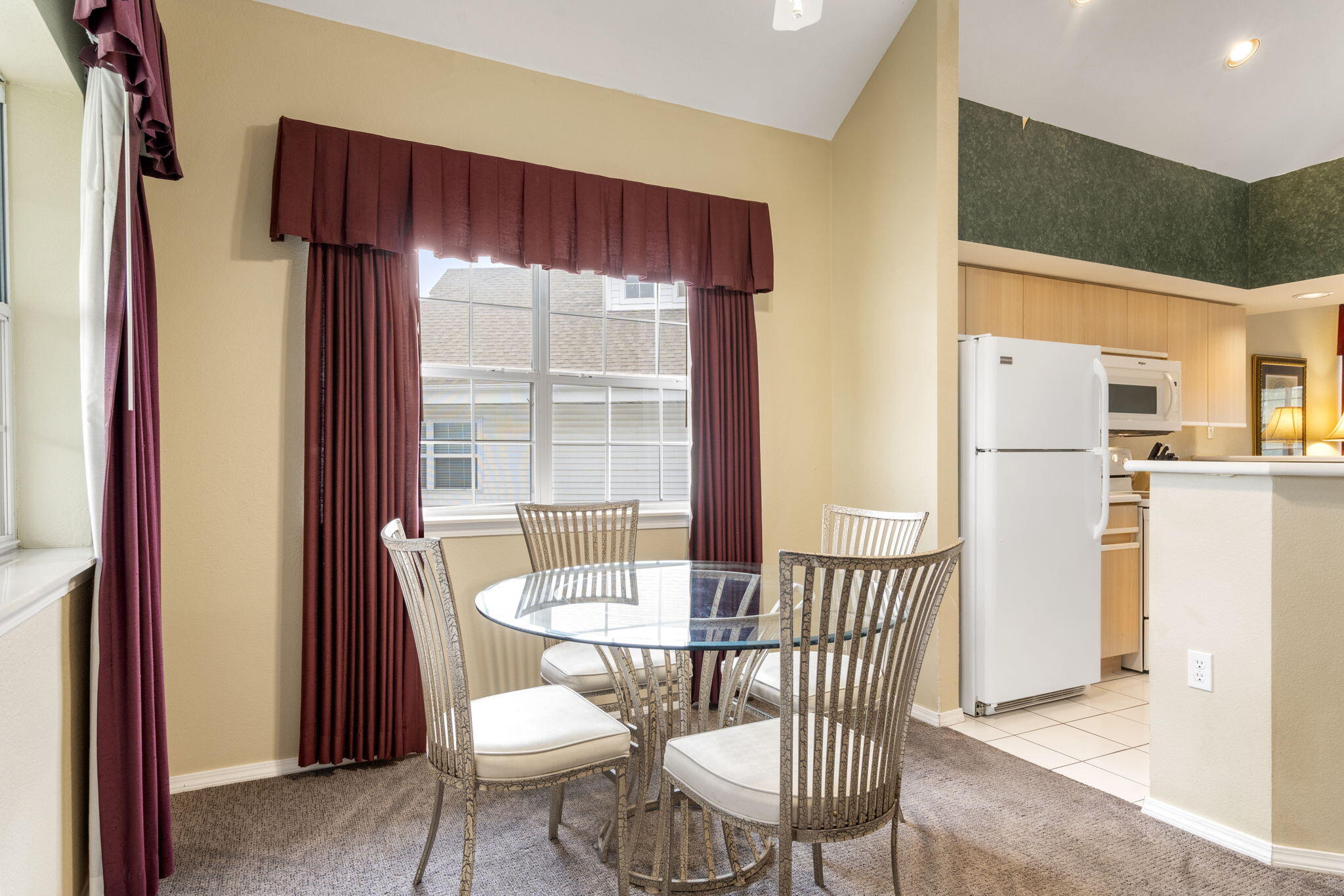 2800 Green Mountain Drive Property Photo 4