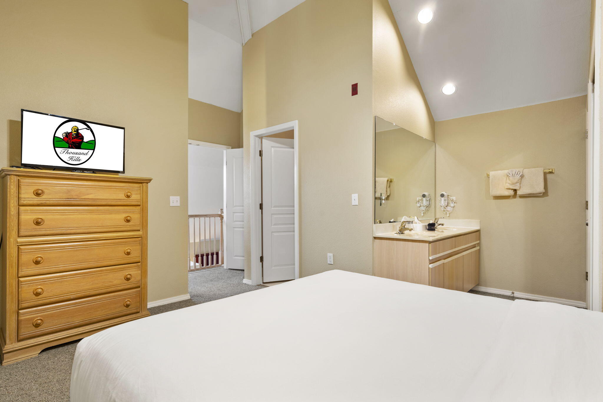 2800 Green Mountain Drive Property Photo 14