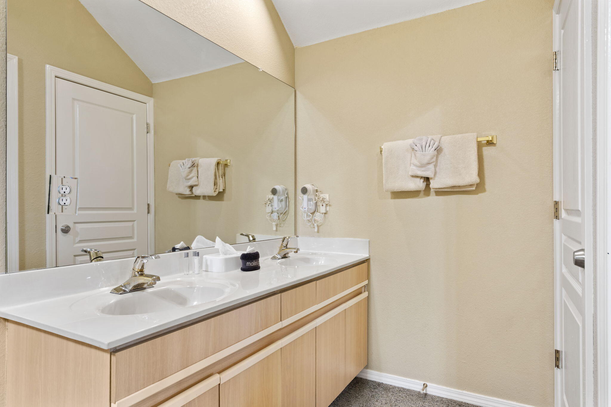 2800 Green Mountain Drive Property Photo 15