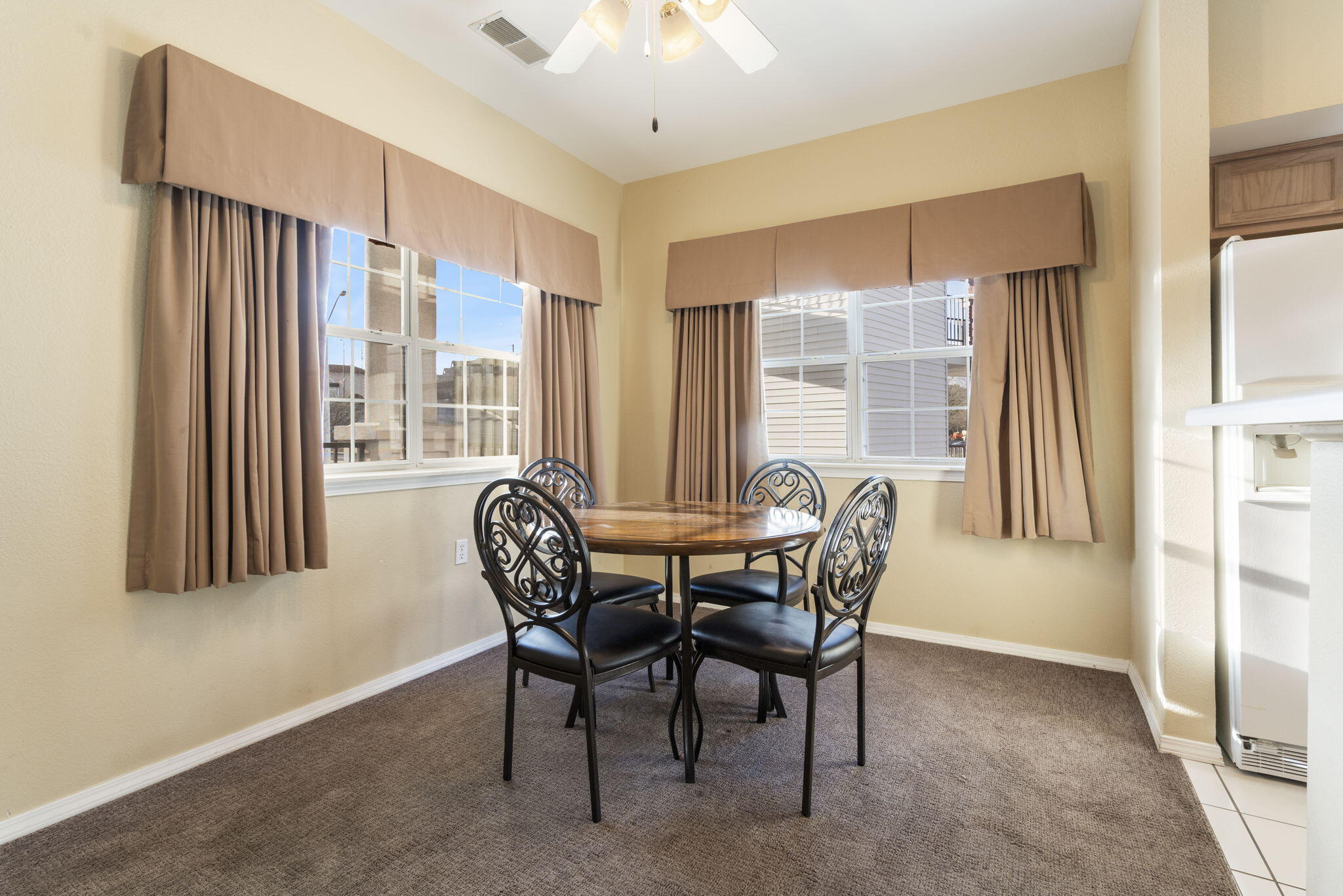 2800 Green Mountain Drive Property Photo 4