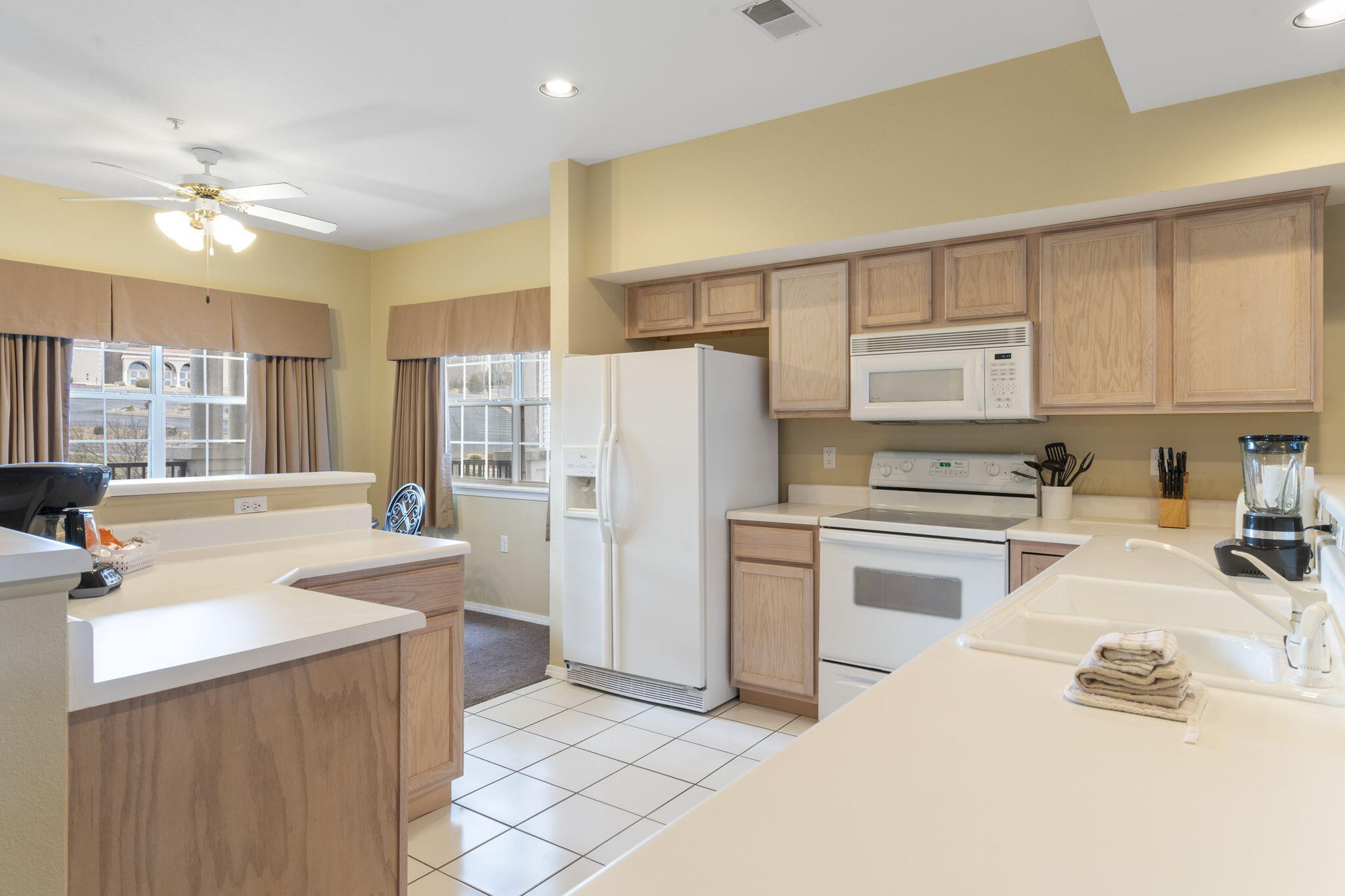 2800 Green Mountain Drive Property Photo 6