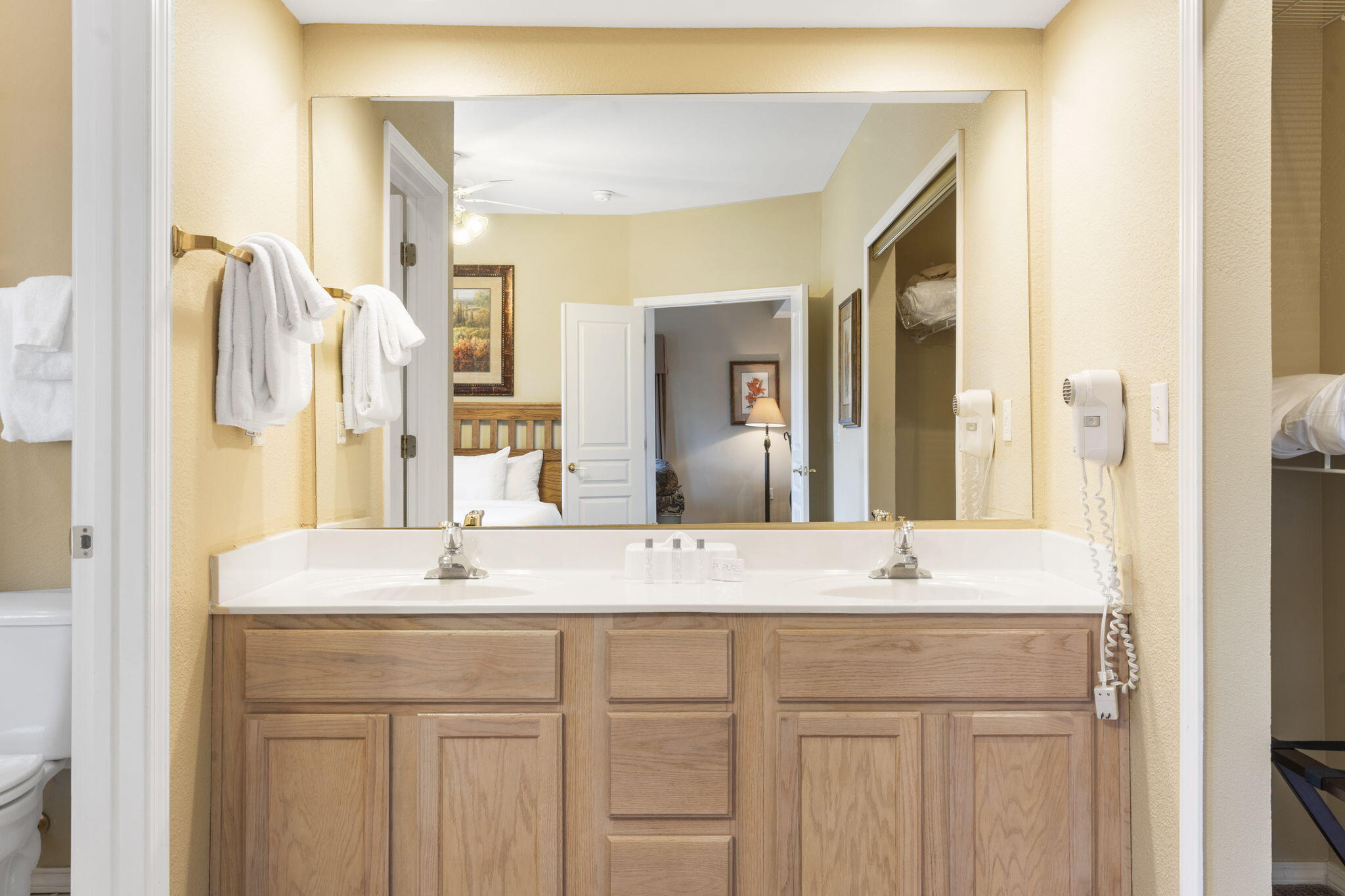 2800 Green Mountain Drive Property Photo 15