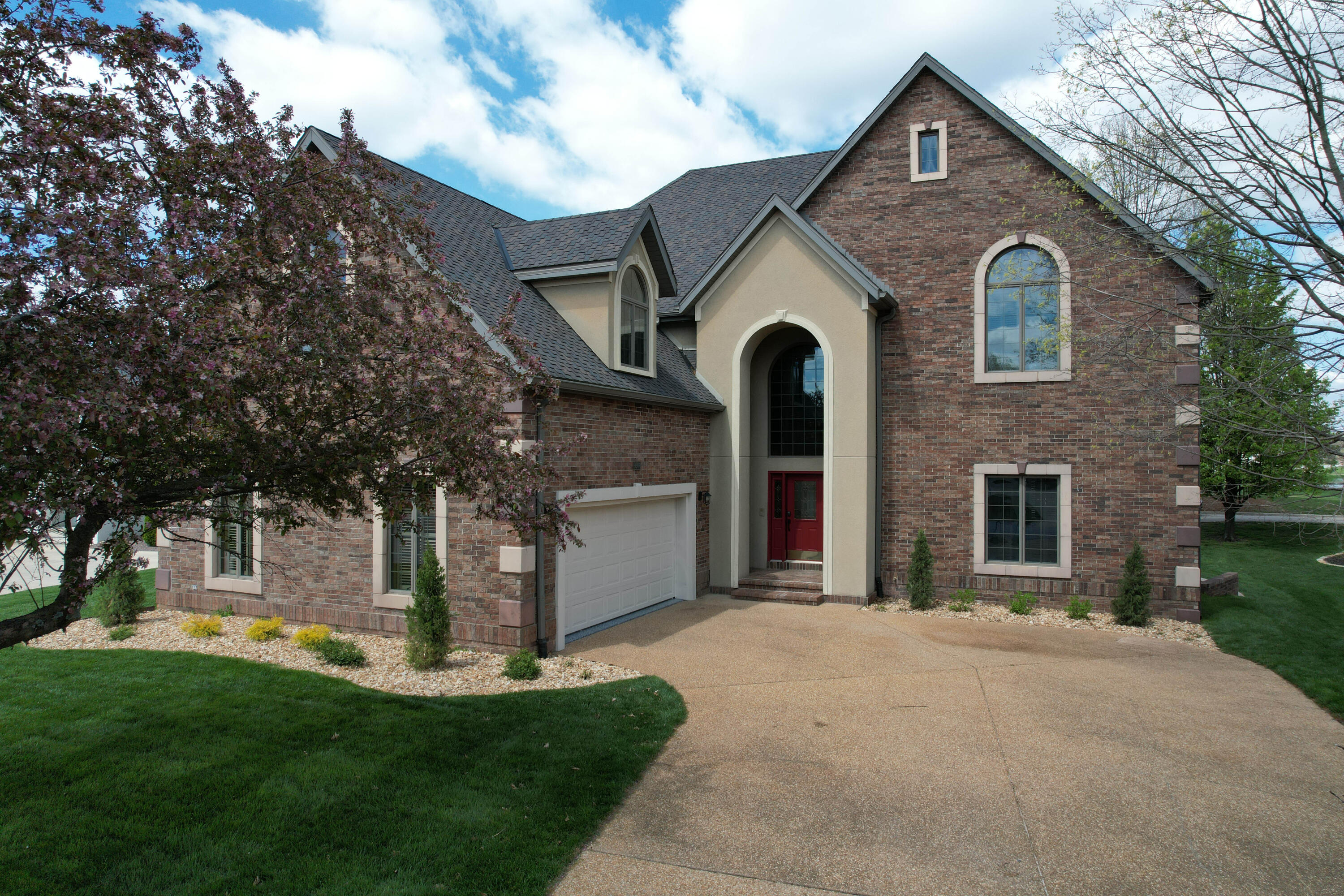 6307 South Meadowview Drive Property Photo 5