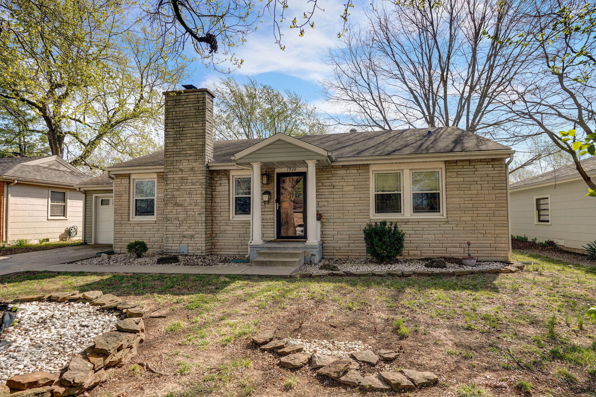 1920 South Collinson Avenue Property Photo 2