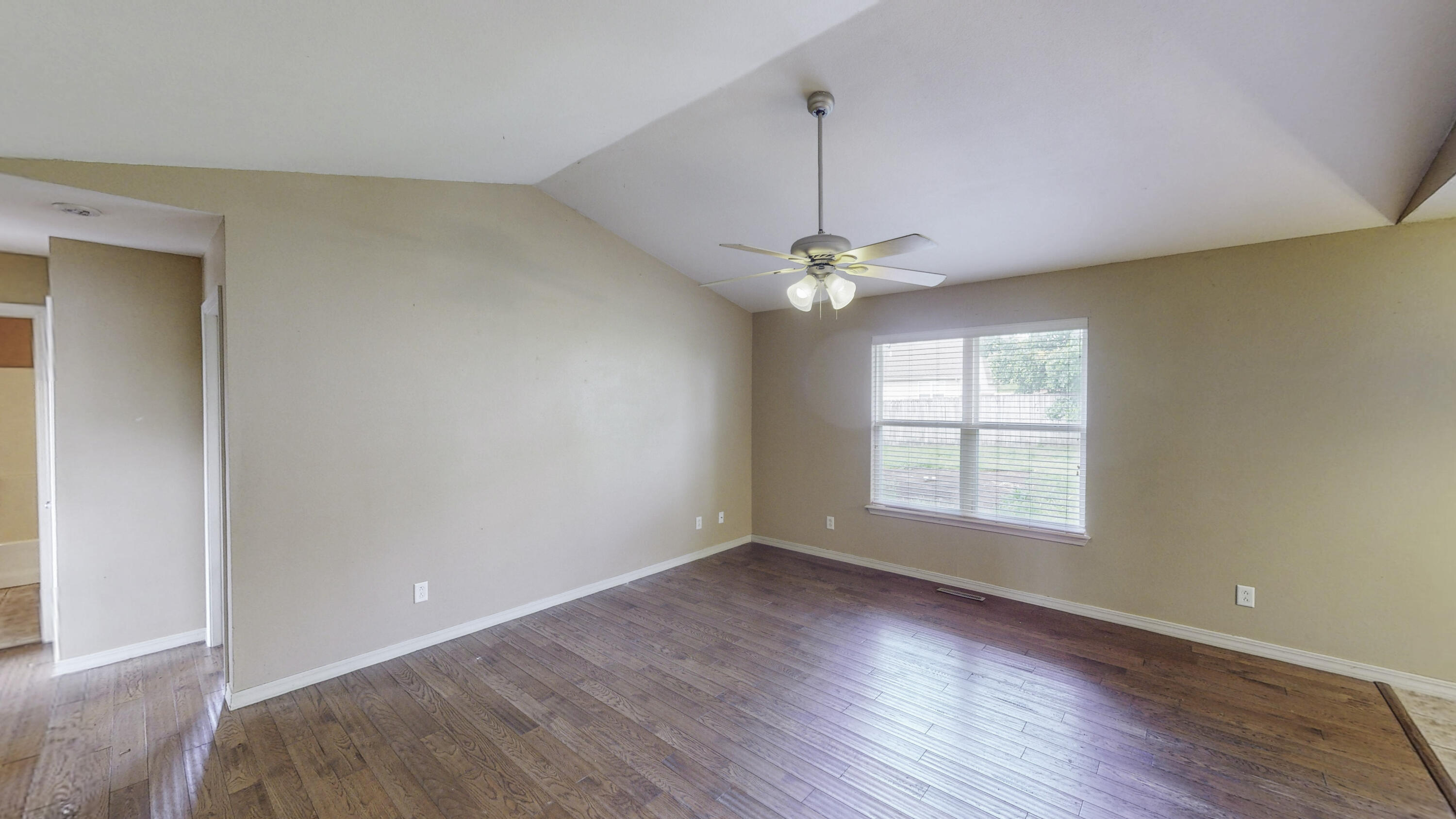 142 Oregon Lane Property Photo 5