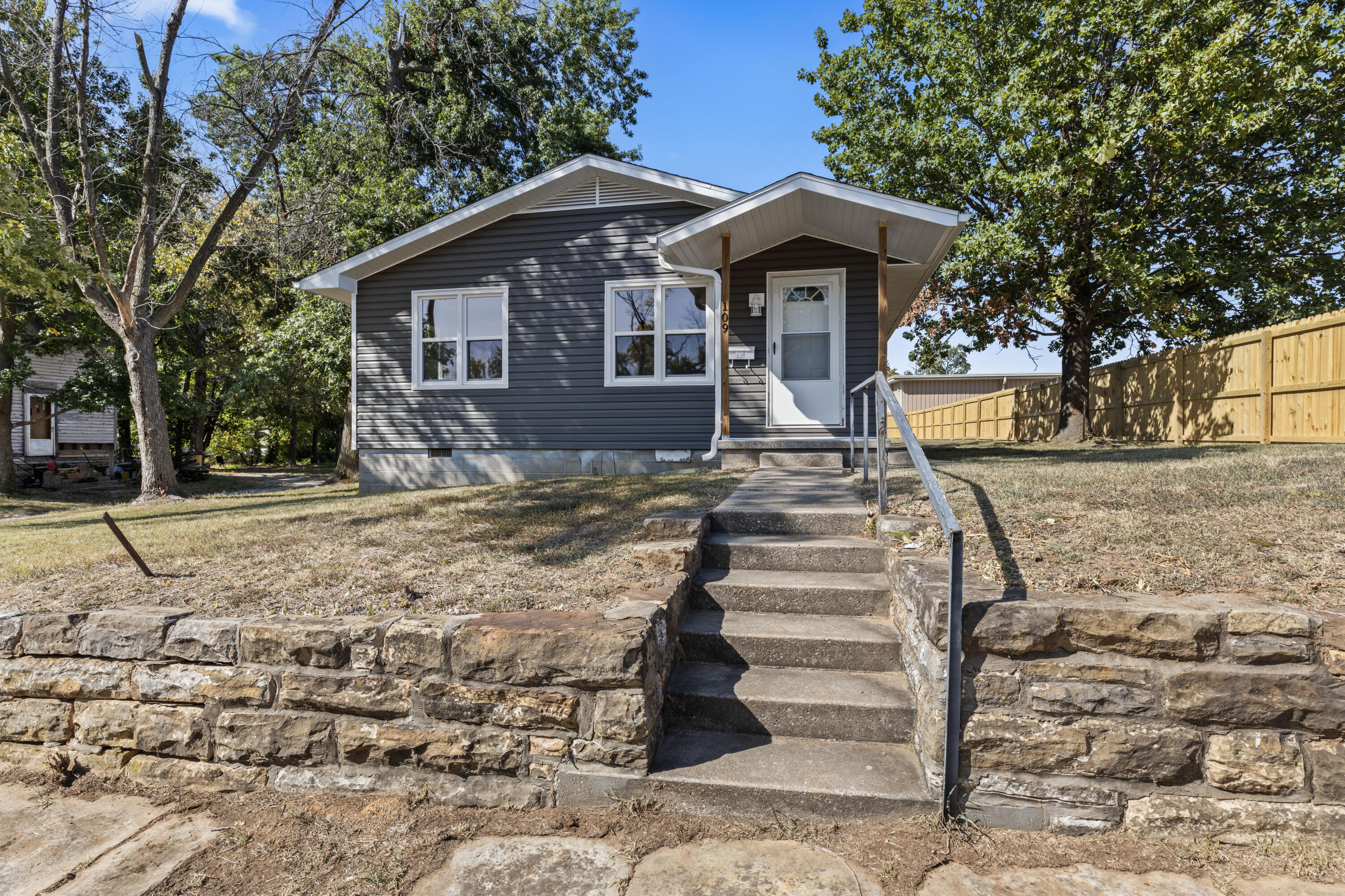 109 West Marshall Street Property Photo