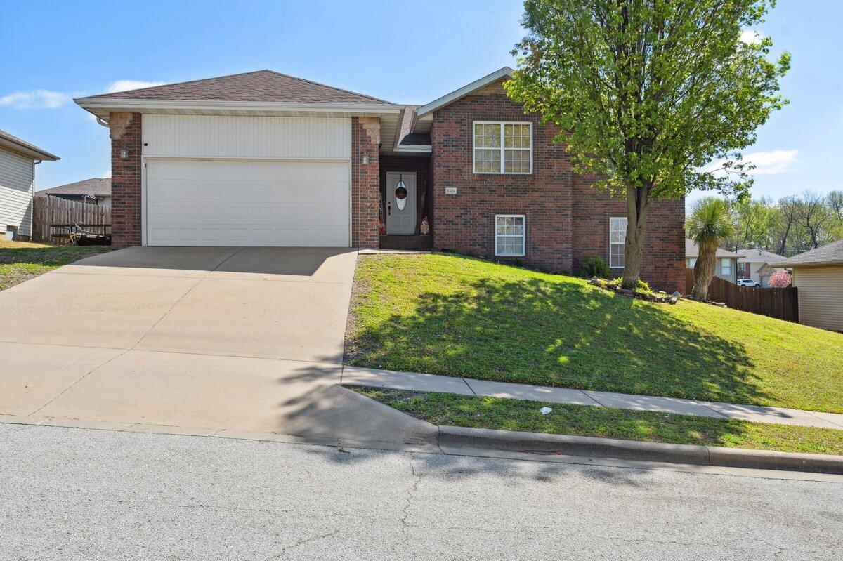 1424 South Nitro Property Photo