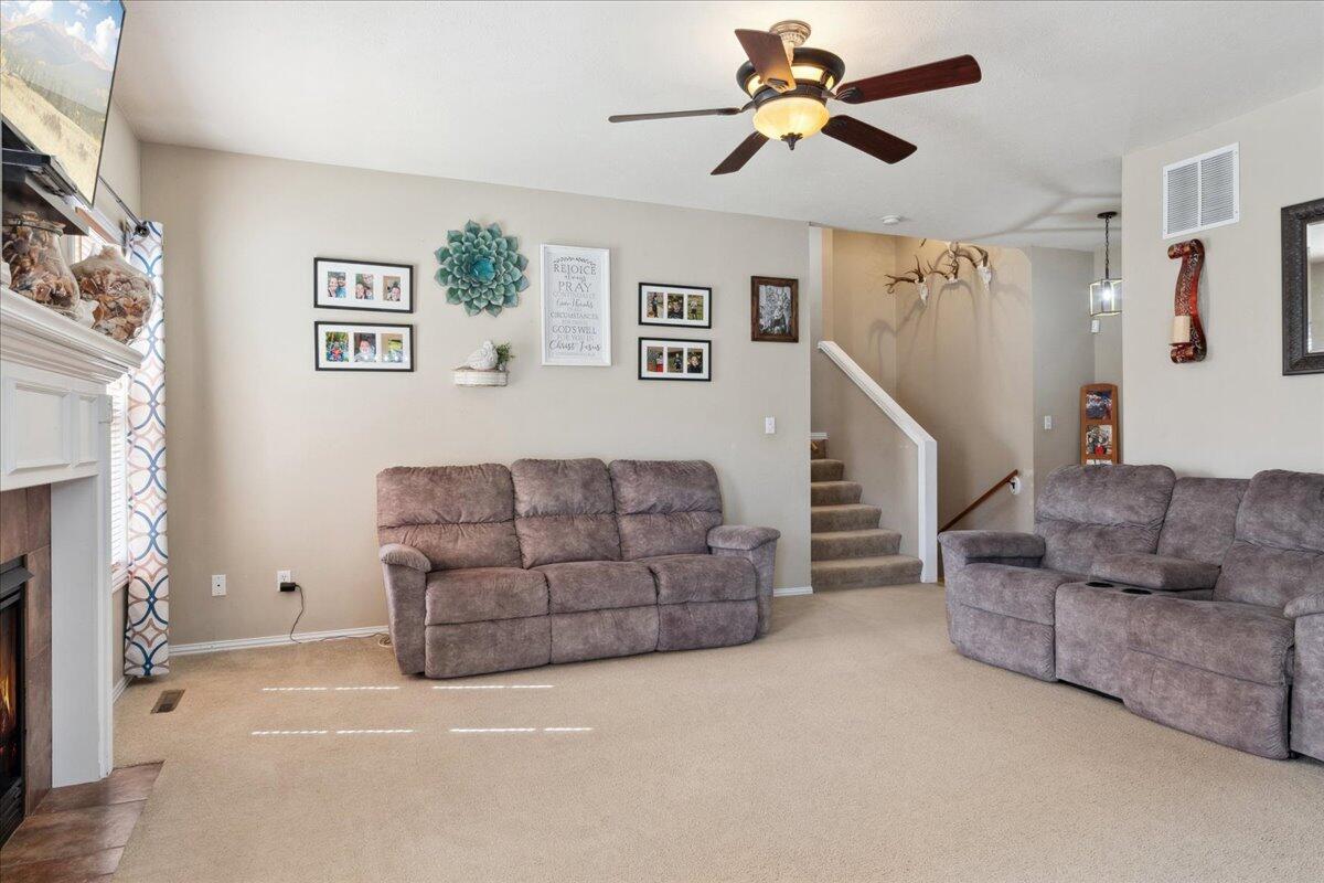 1424 South Nitro Property Photo 4