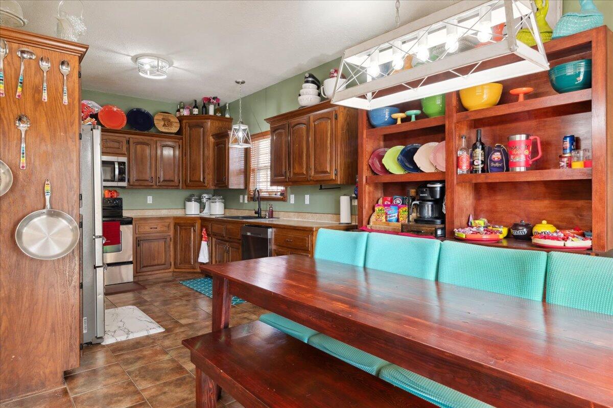 1424 South Nitro Property Photo 6