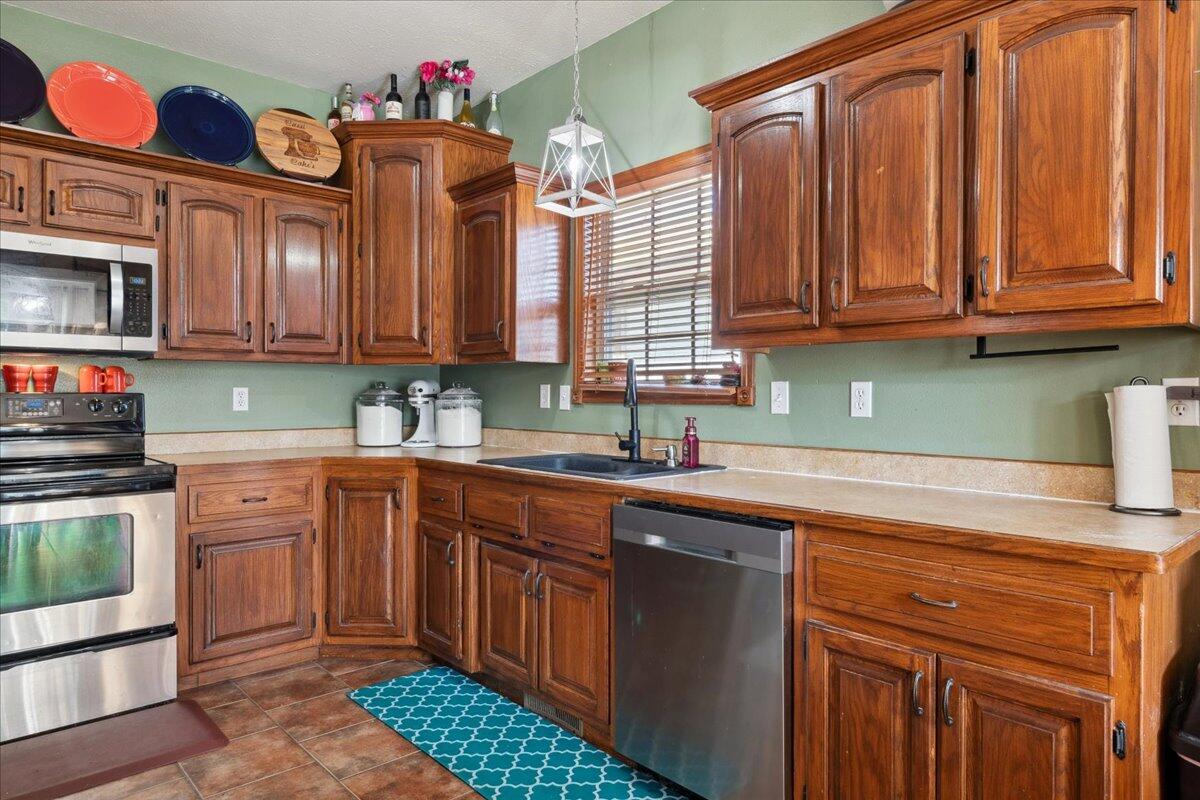 1424 South Nitro Property Photo 9