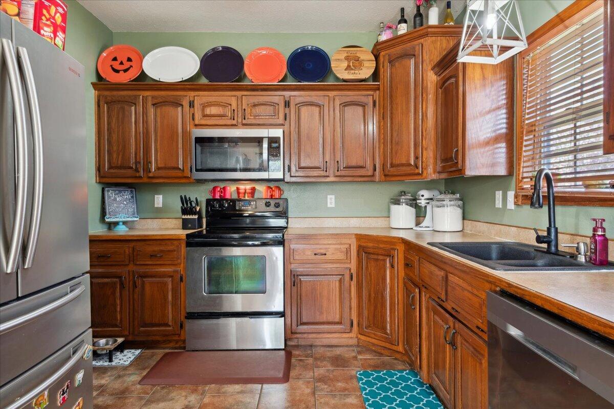 1424 South Nitro Property Photo 10