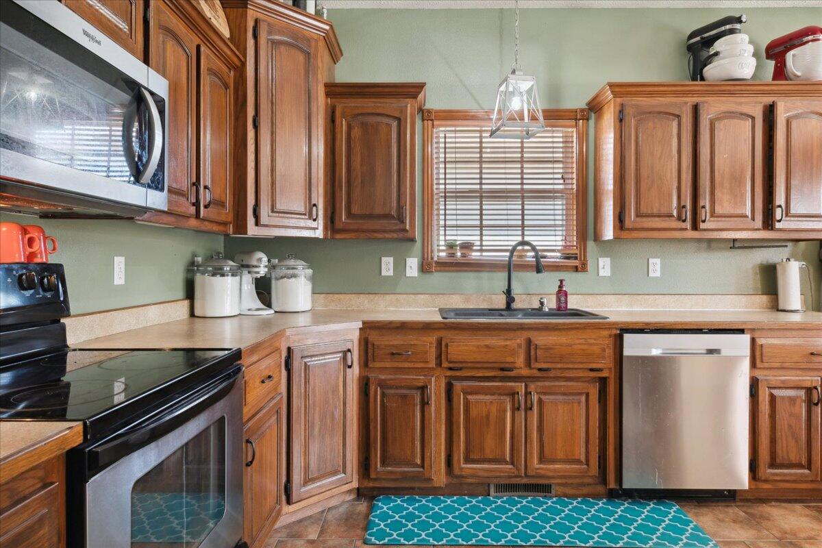 1424 South Nitro Property Photo 11