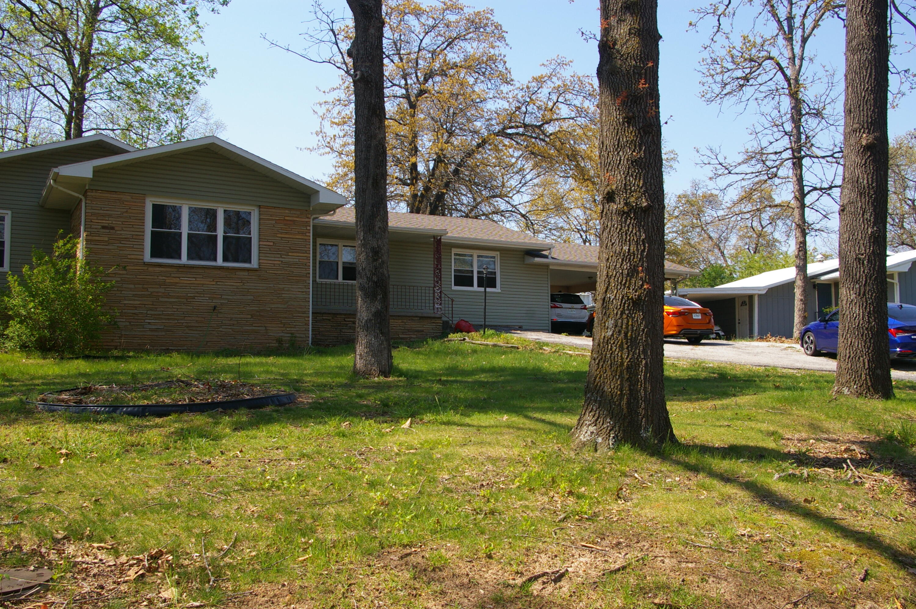 415 Crestwood Drive Property Photo 2