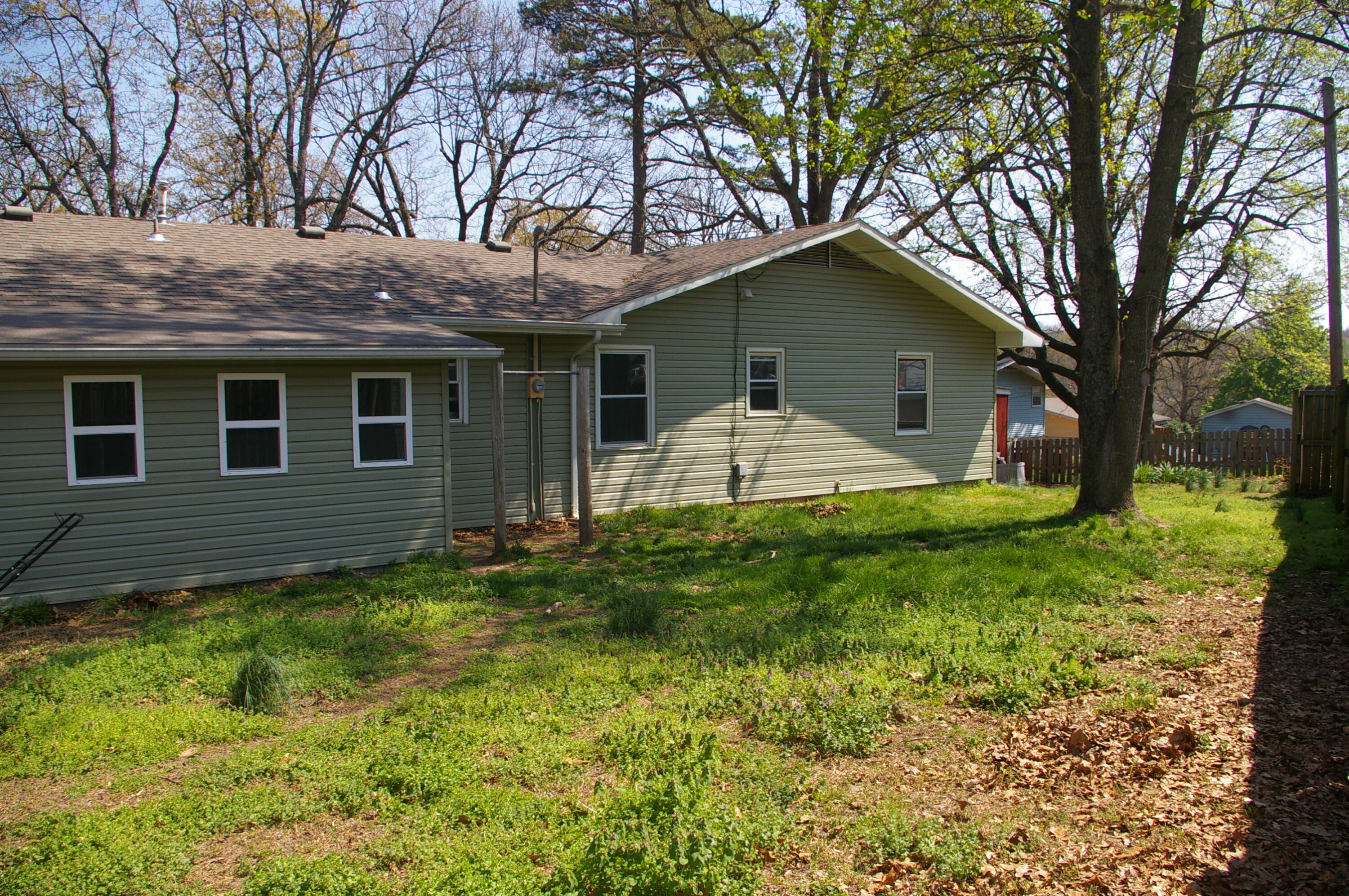 415 Crestwood Drive Property Photo 3