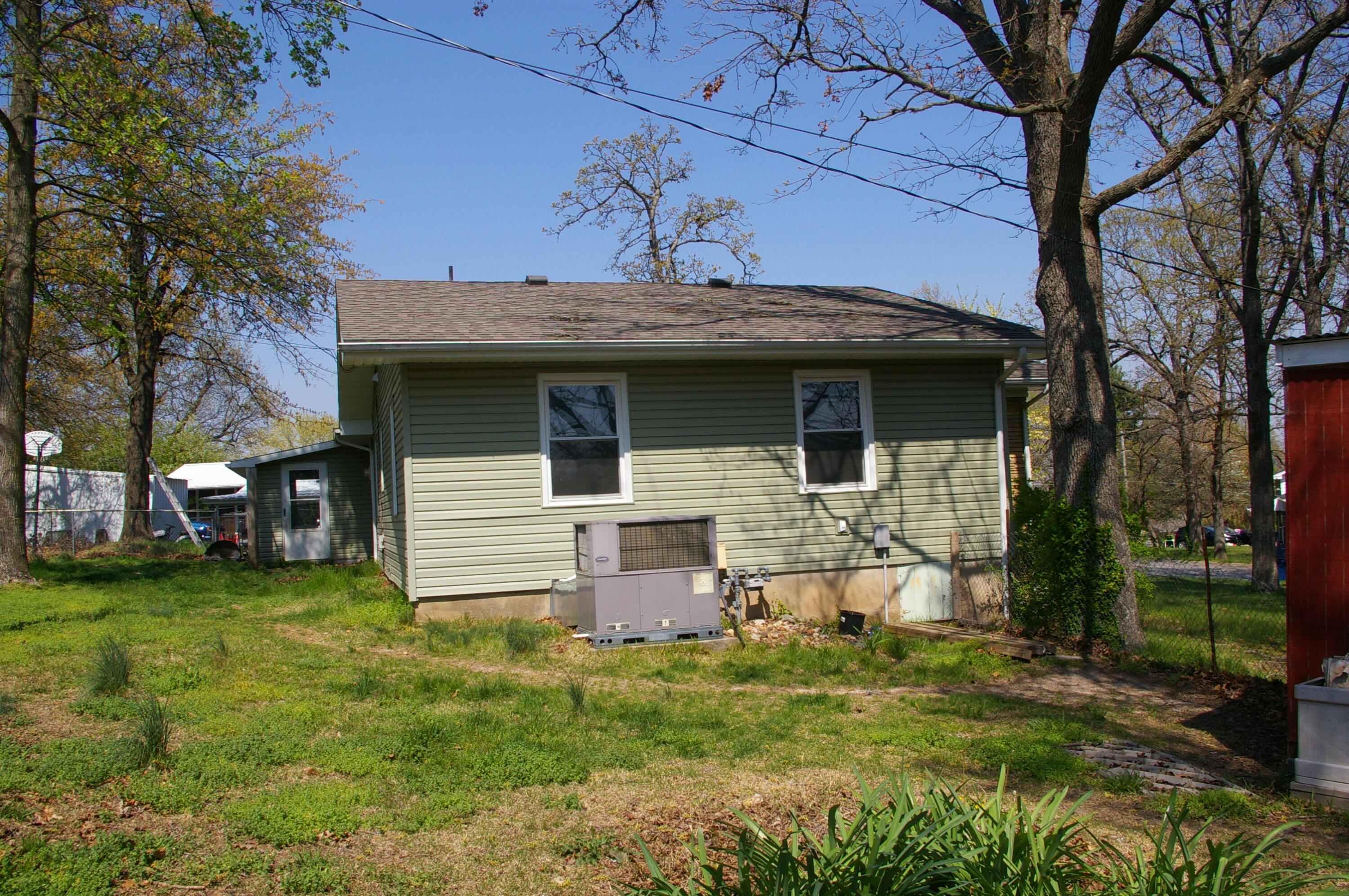 415 Crestwood Drive Property Photo 4