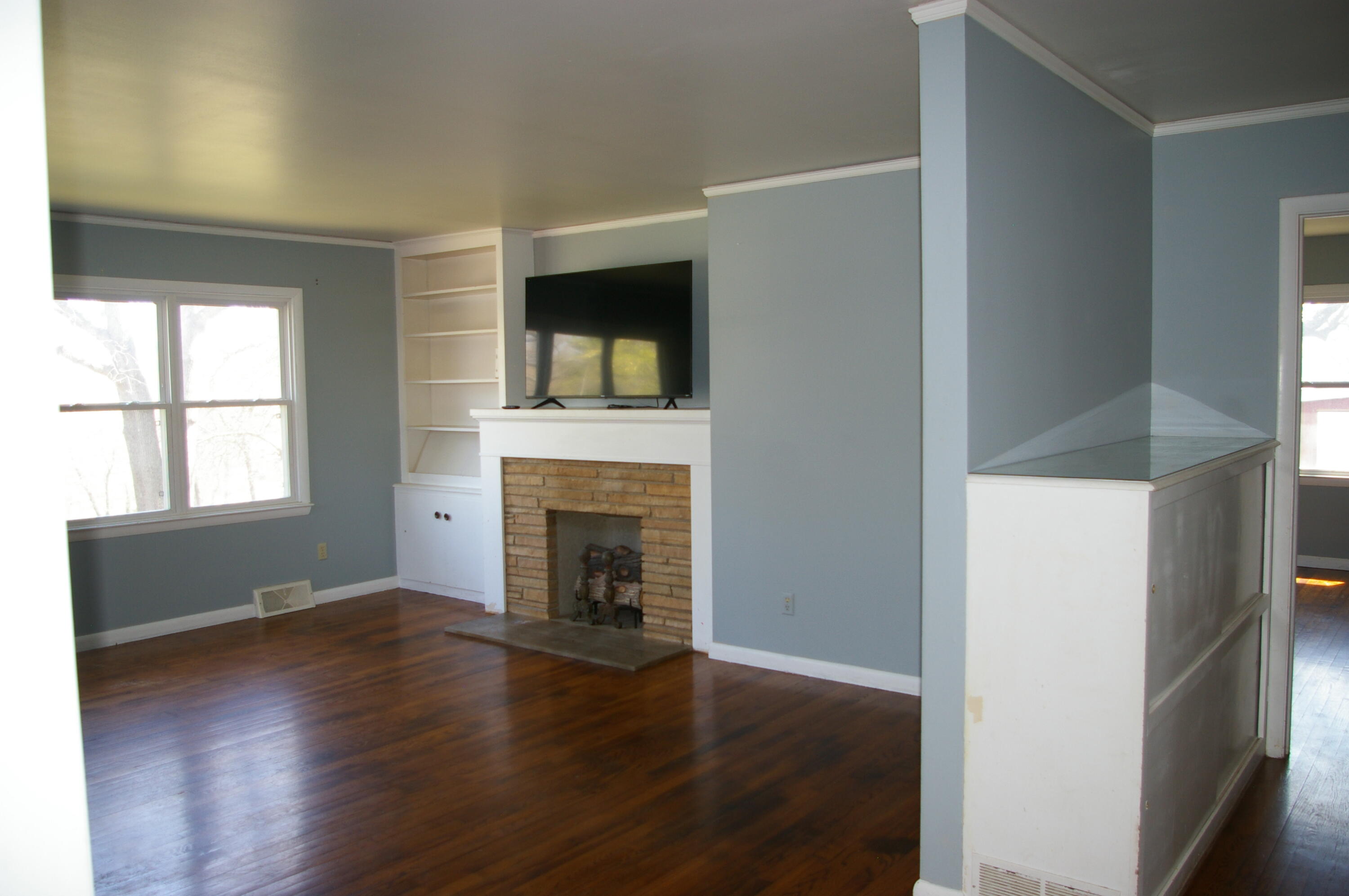 415 Crestwood Drive Property Photo 5