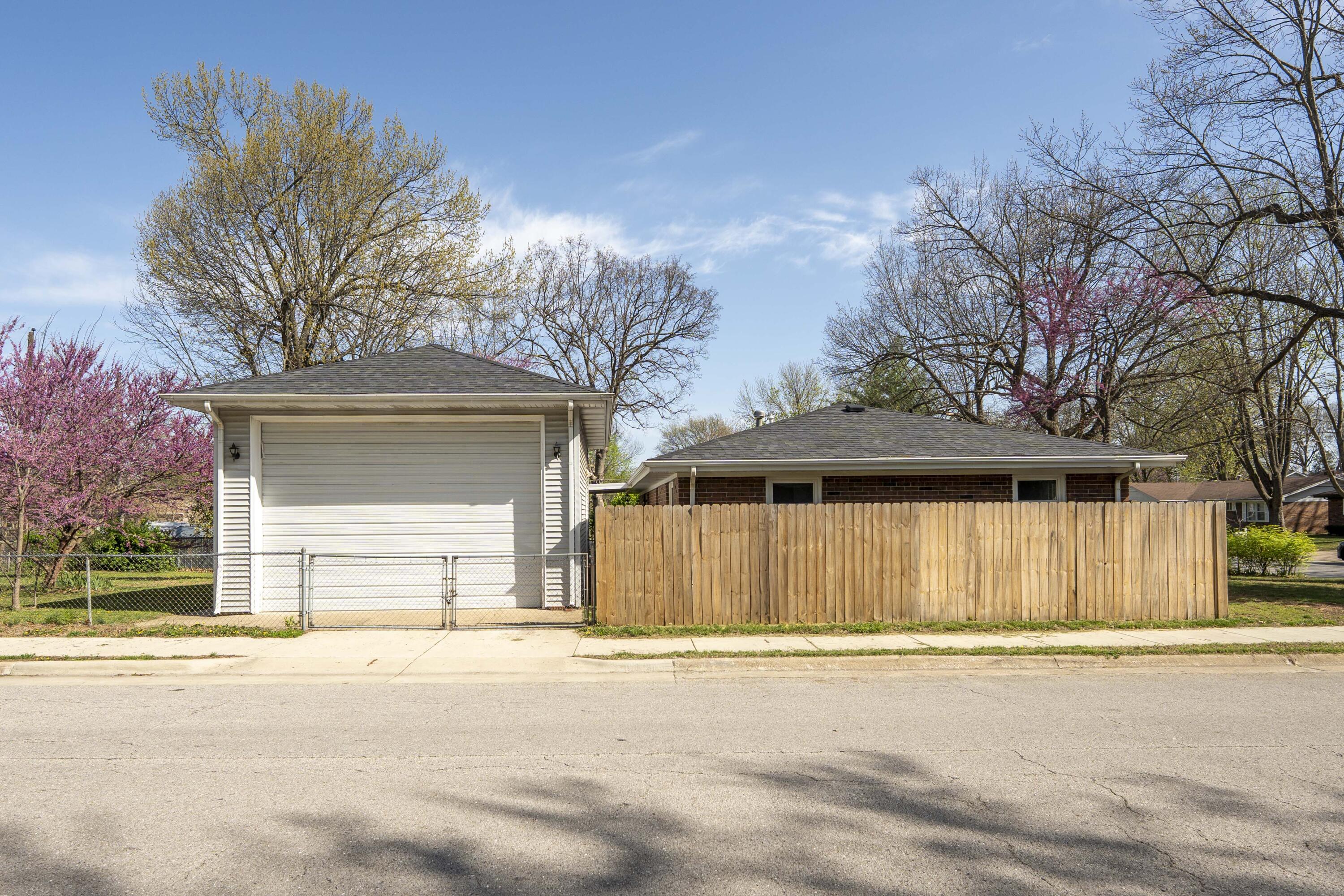1359 South Gelven Avenue Property Photo 3