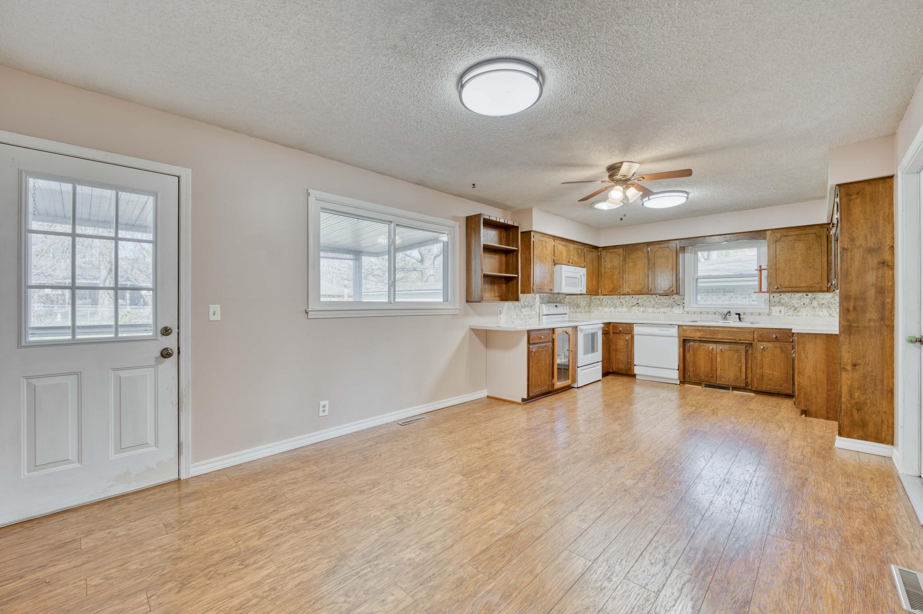 1359 South Gelven Avenue Property Photo 8