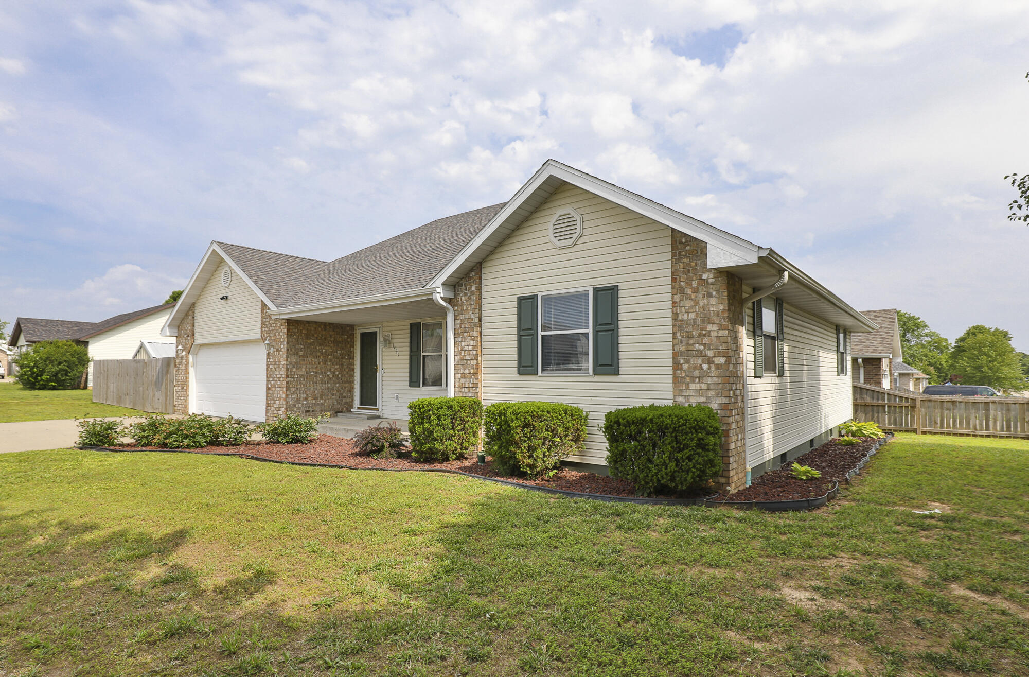 1431 Isdell Street Property Photo 2