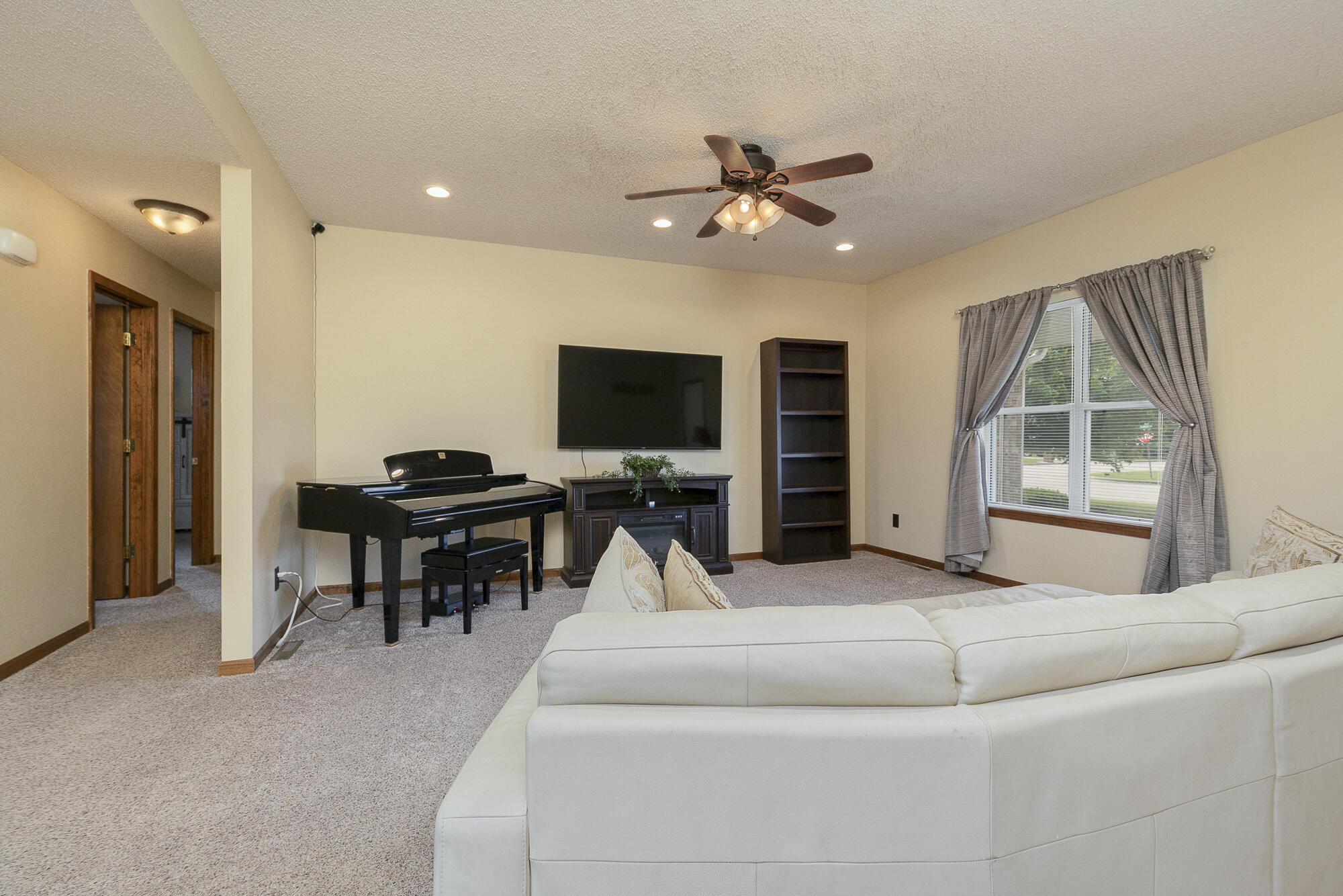1431 Isdell Street Property Photo 5